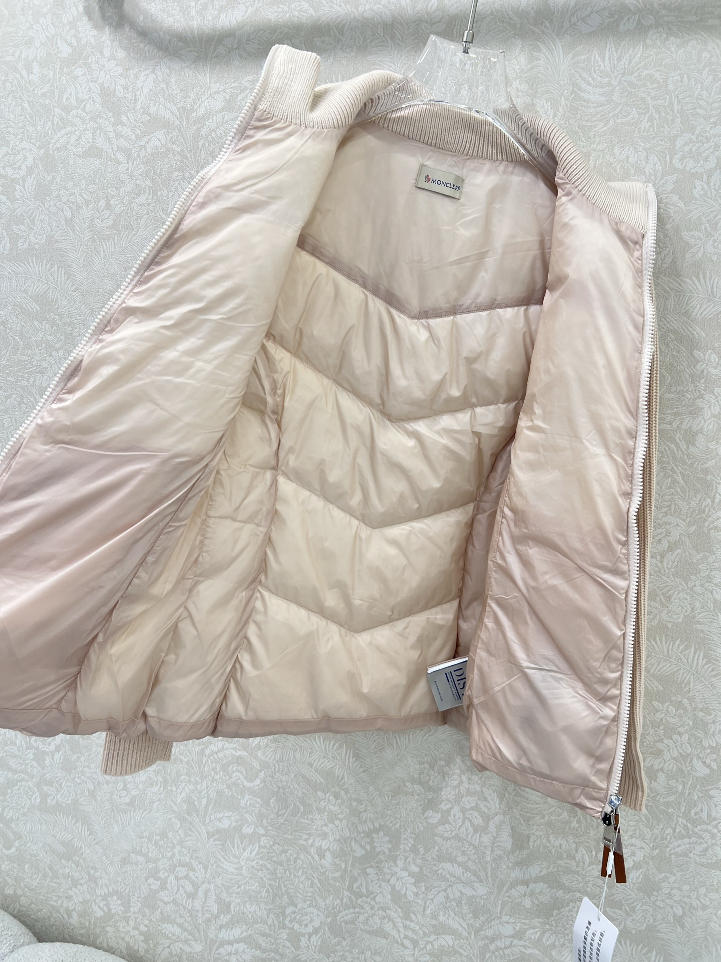 🔥🔥Moncler 25新款立领羊毛针织拼接夹克单羽绒！冬天的内搭神器早秋必备单品。立领绗缝短款版型百搭