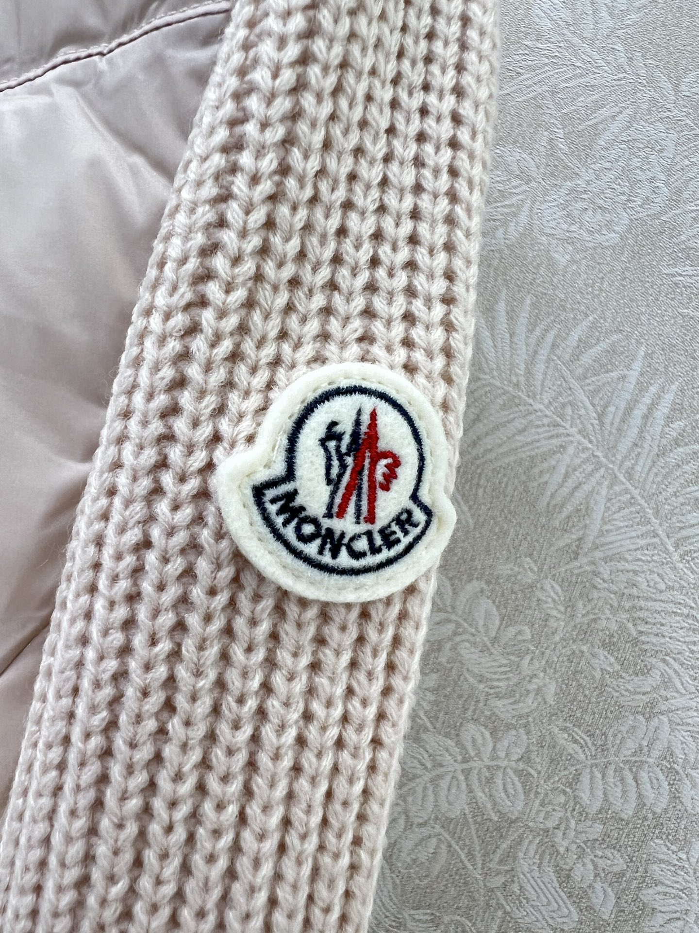 🔥🔥Moncler 25新款立领羊毛针织拼接夹克单羽绒！冬天的内搭神器早秋必备单品。立领绗缝短款版型百搭