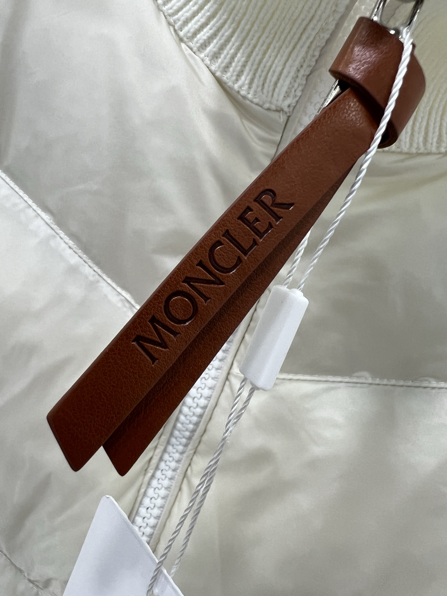 🔥🔥Moncler 25新款立领羊毛针织拼接夹克单羽绒！冬天的内搭神器早秋必备单品。立领绗缝短款版型百搭