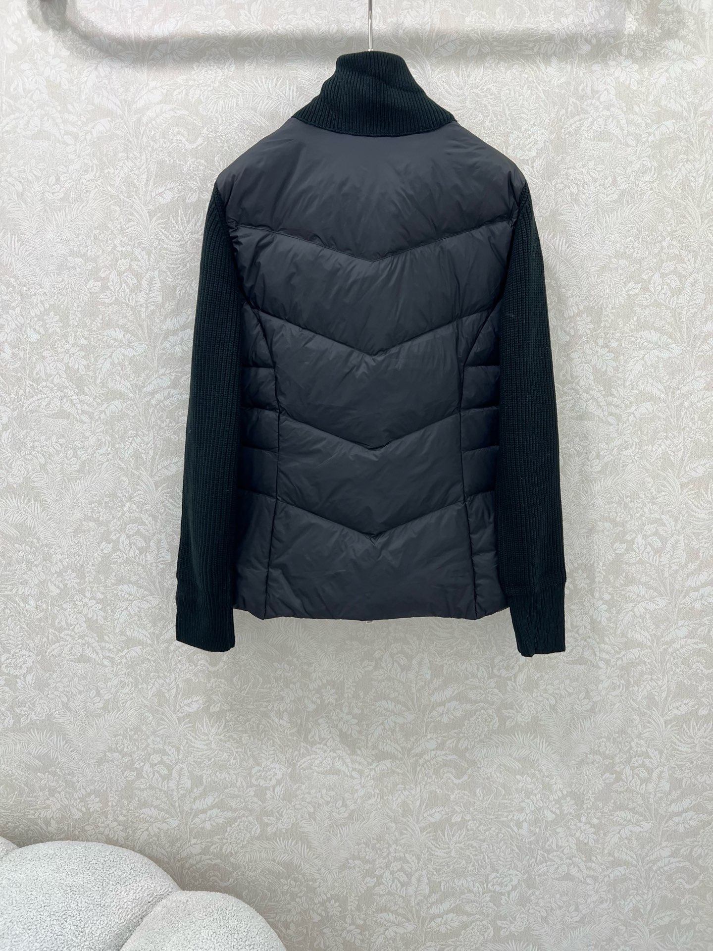 🔥🔥Moncler 25新款立领羊毛针织拼接夹克单羽绒！冬天的内搭神器早秋必备单品。立领绗缝短款版型百搭