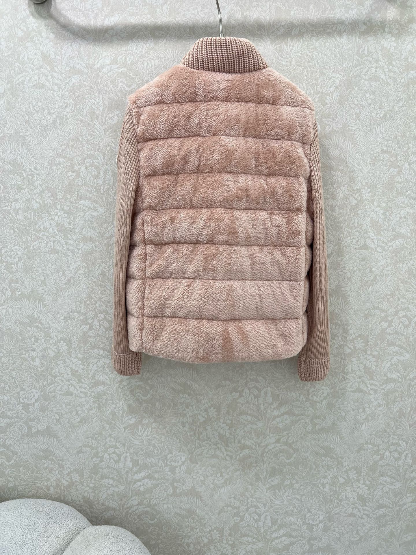 🔥🔥Moncler 25新款立领羊毛针织拼接毛绒羽绒！冬天的神器早秋必备单品。立领绗缝短款版型百搭不挑人