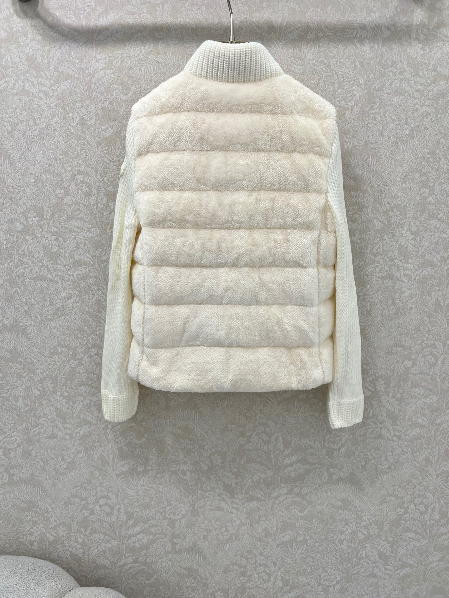 🔥🔥Moncler 25新款立领羊毛针织拼接毛绒羽绒！冬天的神器早秋必备单品。立领绗缝短款版型百搭不挑人