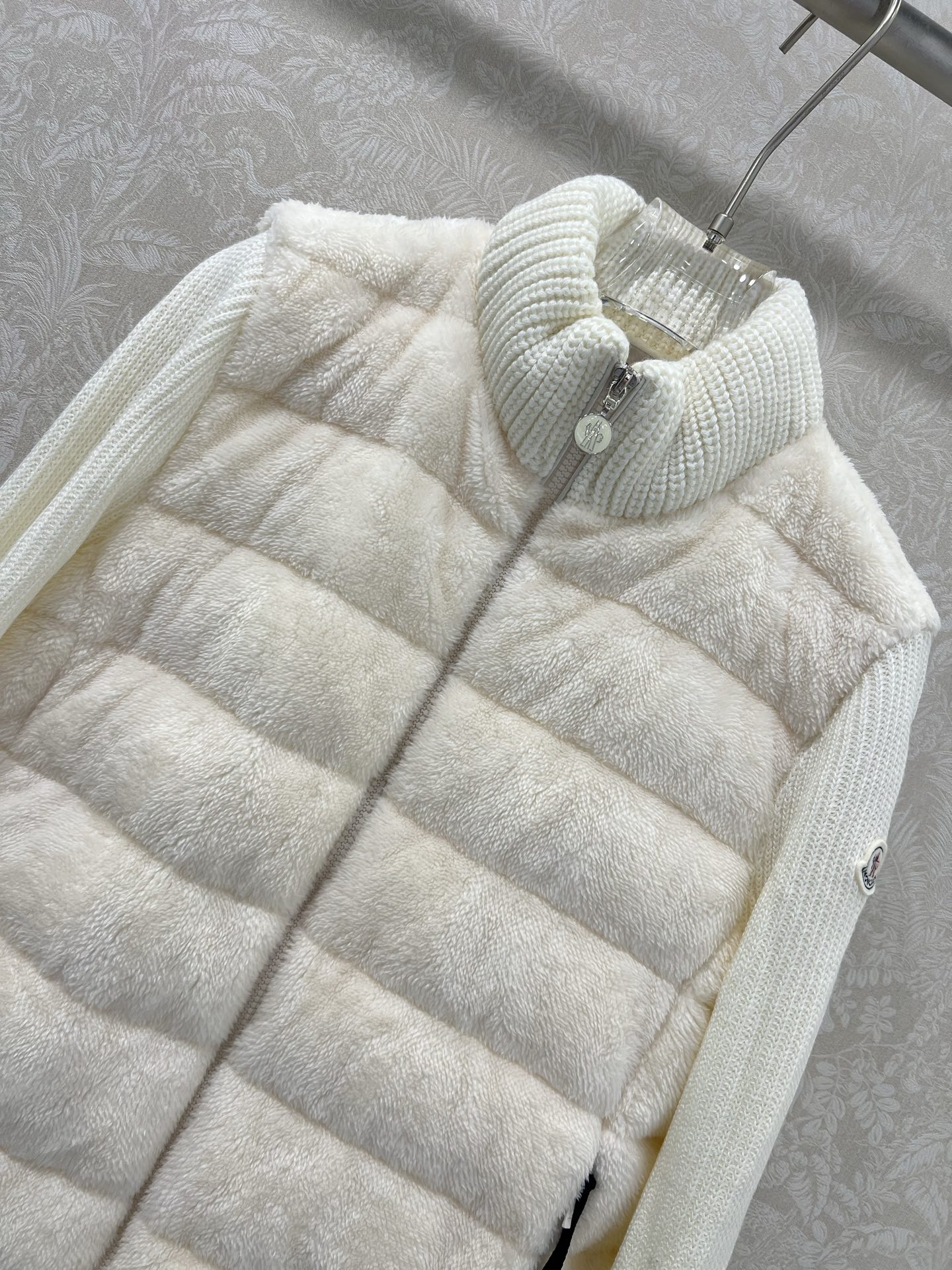 🔥🔥Moncler 25新款立领羊毛针织拼接毛绒羽绒！冬天的神器早秋必备单品。立领绗缝短款版型百搭不挑人