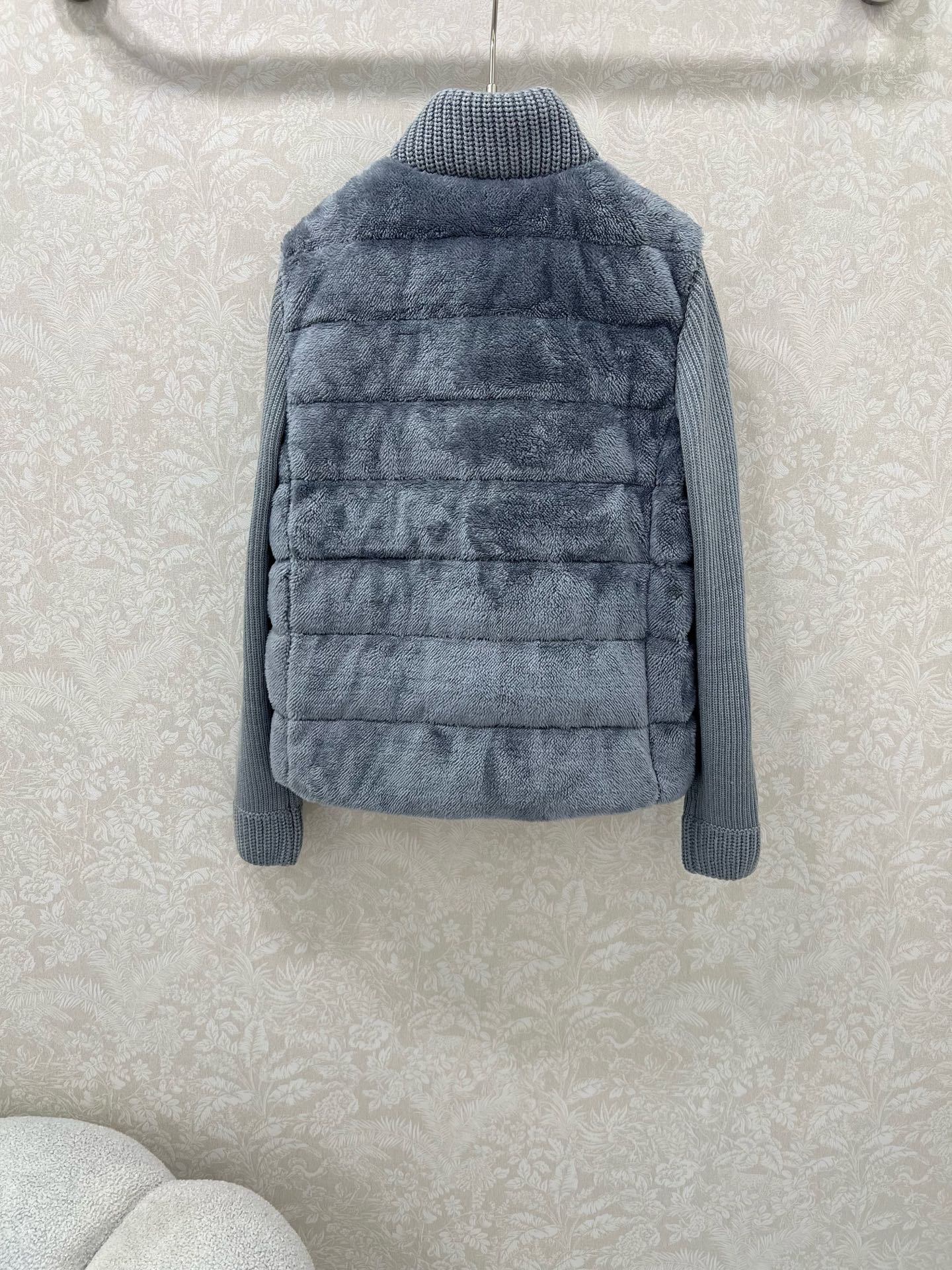 🔥🔥Moncler 25新款立领羊毛针织拼接毛绒羽绒！冬天的神器早秋必备单品。立领绗缝短款版型百搭不挑人