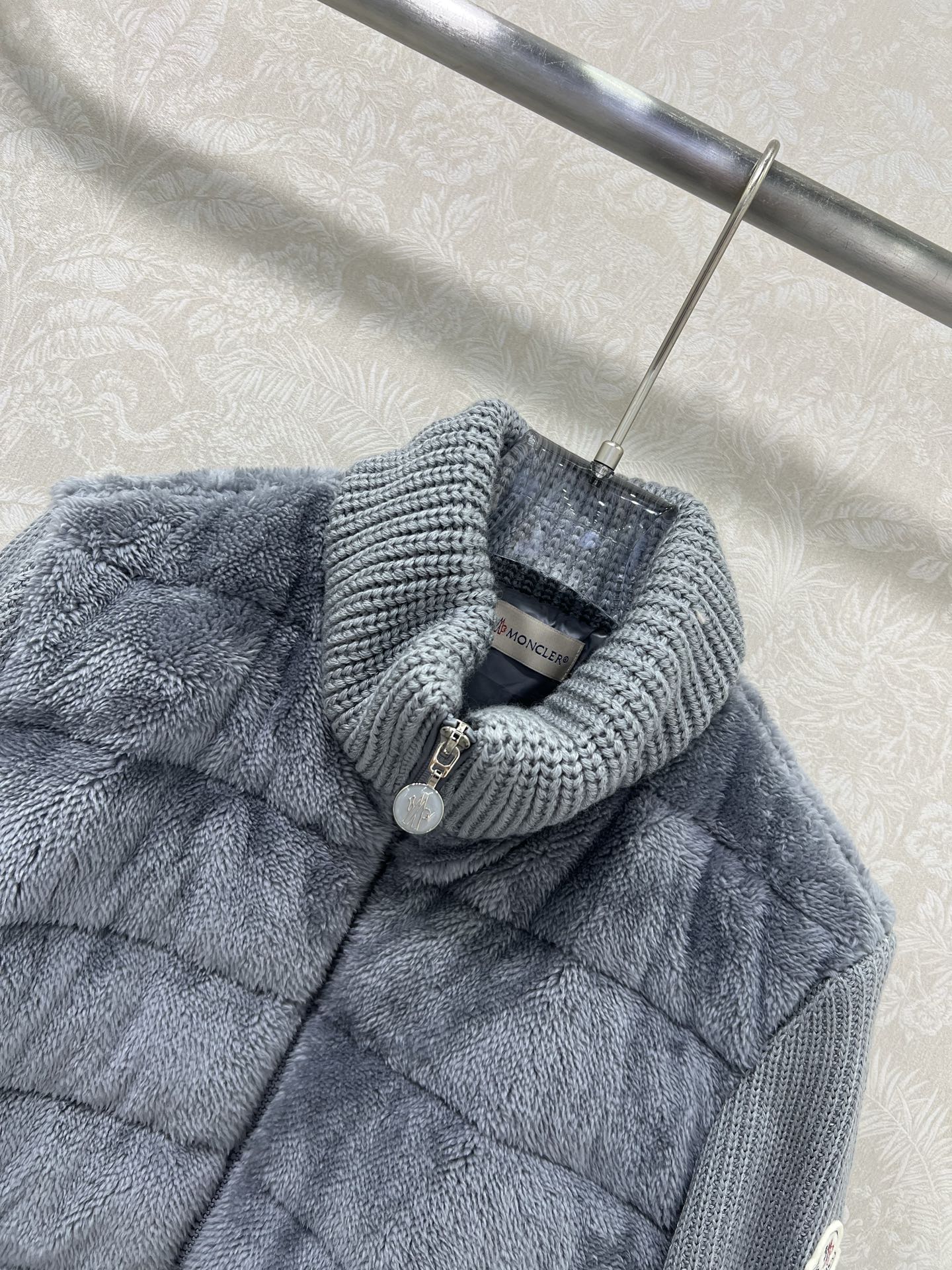 🔥🔥Moncler 25新款立领羊毛针织拼接毛绒羽绒！冬天的神器早秋必备单品。立领绗缝短款版型百搭不挑人