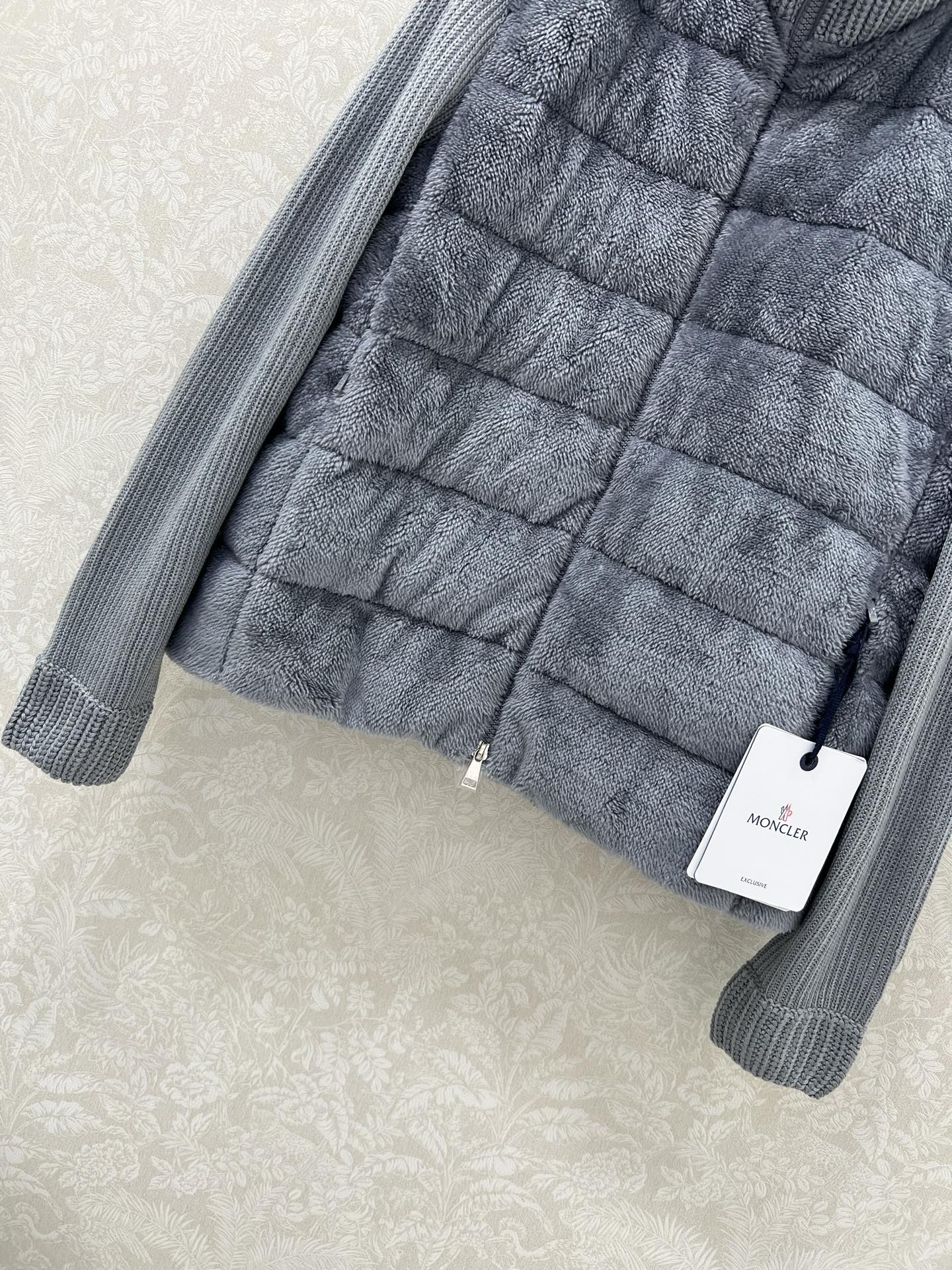 🔥🔥Moncler 25新款立领羊毛针织拼接毛绒羽绒！冬天的神器早秋必备单品。立领绗缝短款版型百搭不挑人