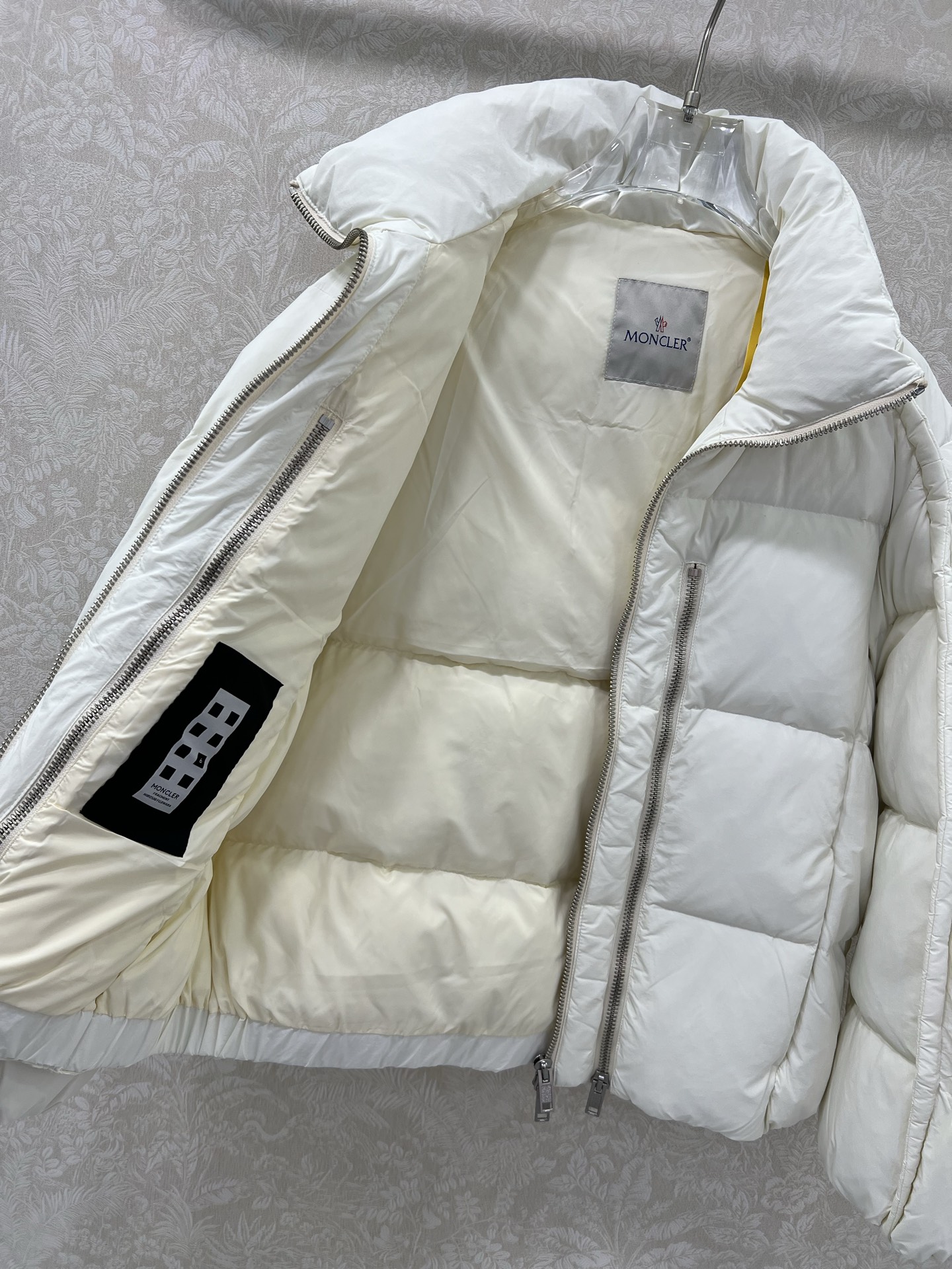 🔥🔥Moncler 25新款拉链面包羽绒服 冬天的神器 官网同步 胸前重金属拉链装饰 立领绗缝面包服版型