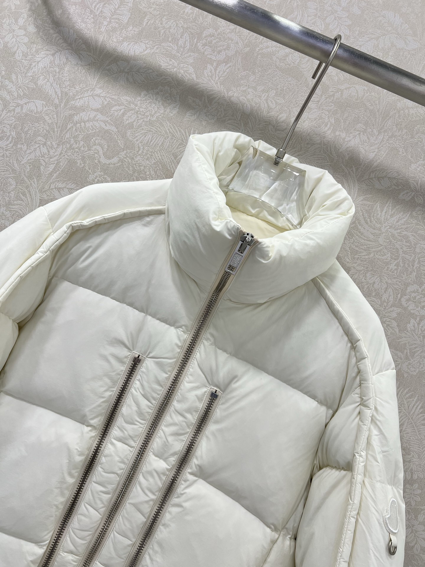 🔥🔥Moncler 25新款拉链面包羽绒服 冬天的神器 官网同步 胸前重金属拉链装饰 立领绗缝面包服版型