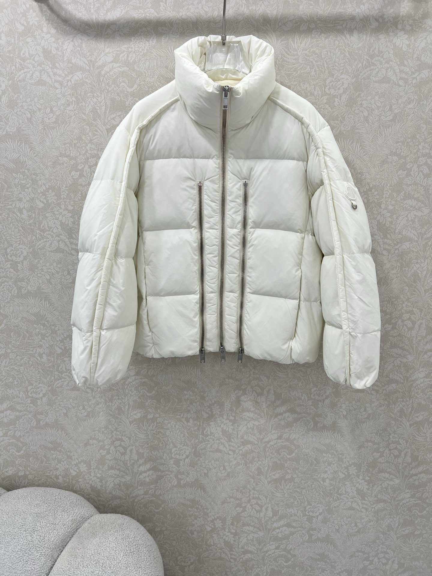 🔥🔥Moncler 25新款拉链面包羽绒服 冬天的神器 官网同步 胸前重金属拉链装饰 立领绗缝面包服版型