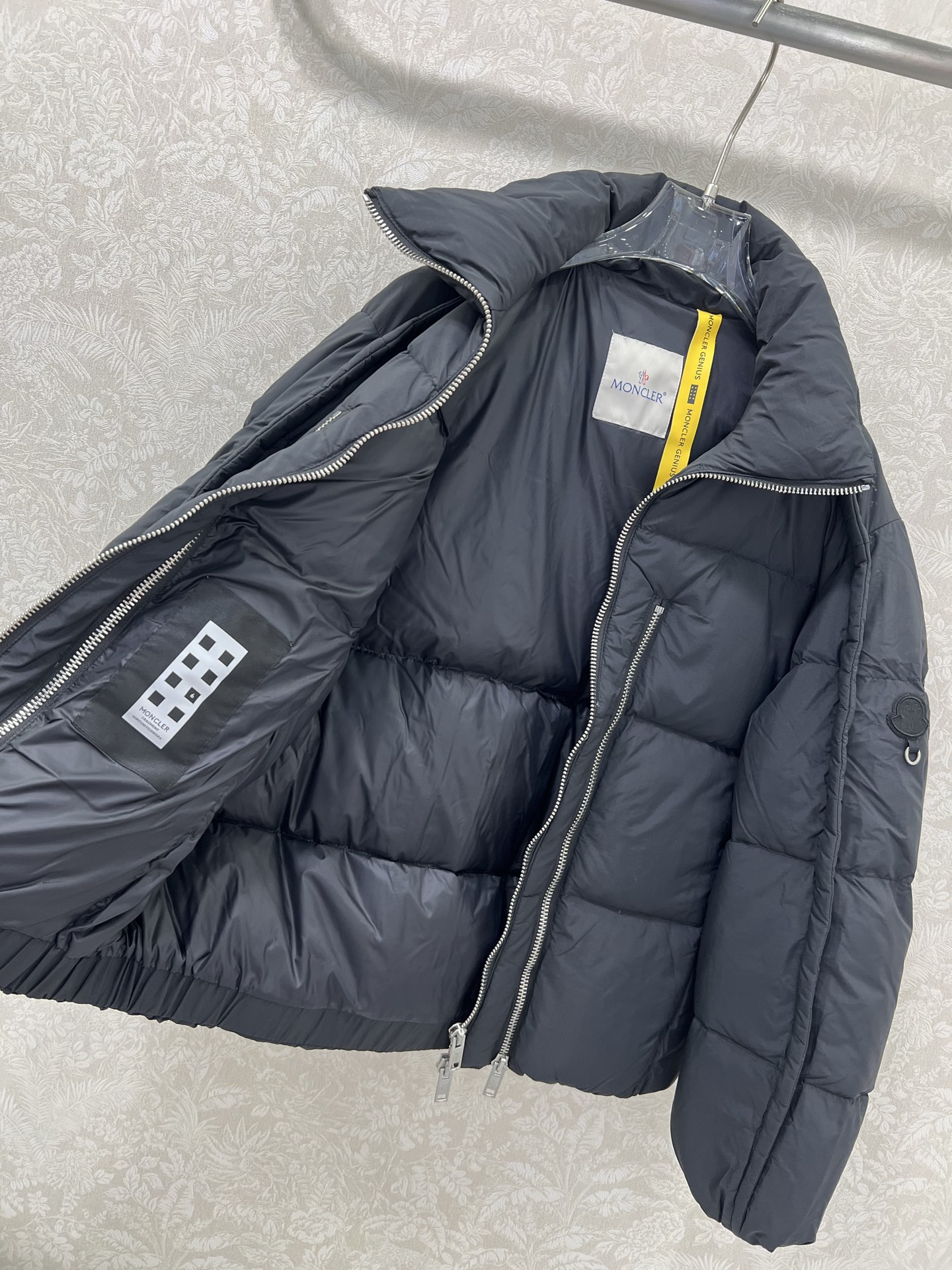 🔥🔥Moncler 25新款拉链面包羽绒服 冬天的神器 官网同步 胸前重金属拉链装饰 立领绗缝面包服版型
