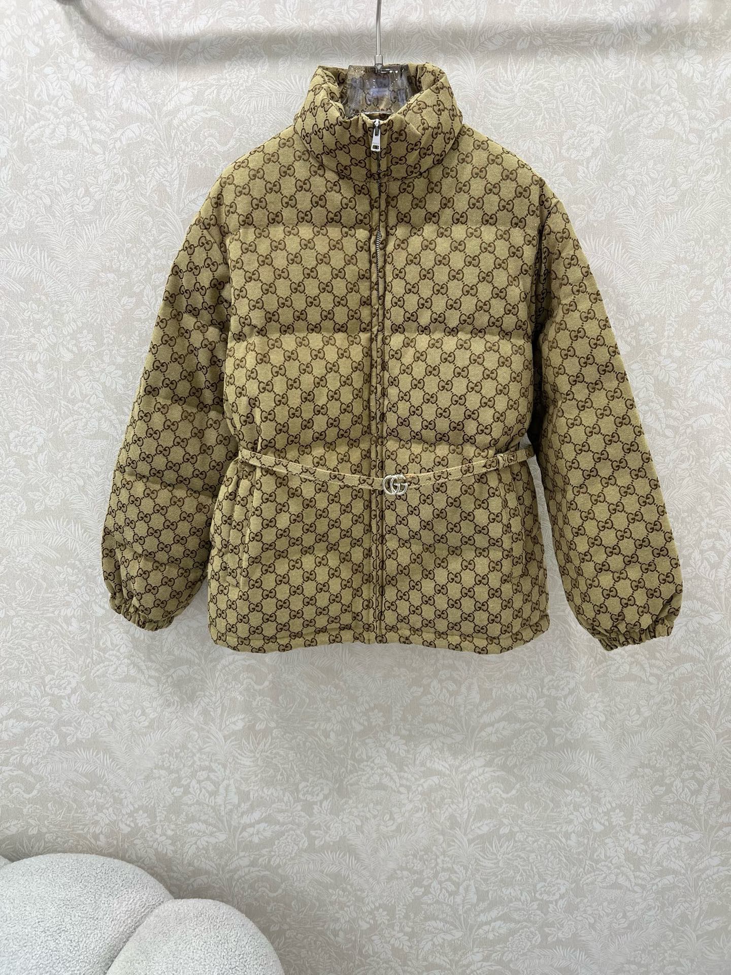 🔥🔥Gucc*25新款羽绒服 经典重现 90白鹅绒 GG提花系列双面棉服外套 立领H版本 配定制腰带可收