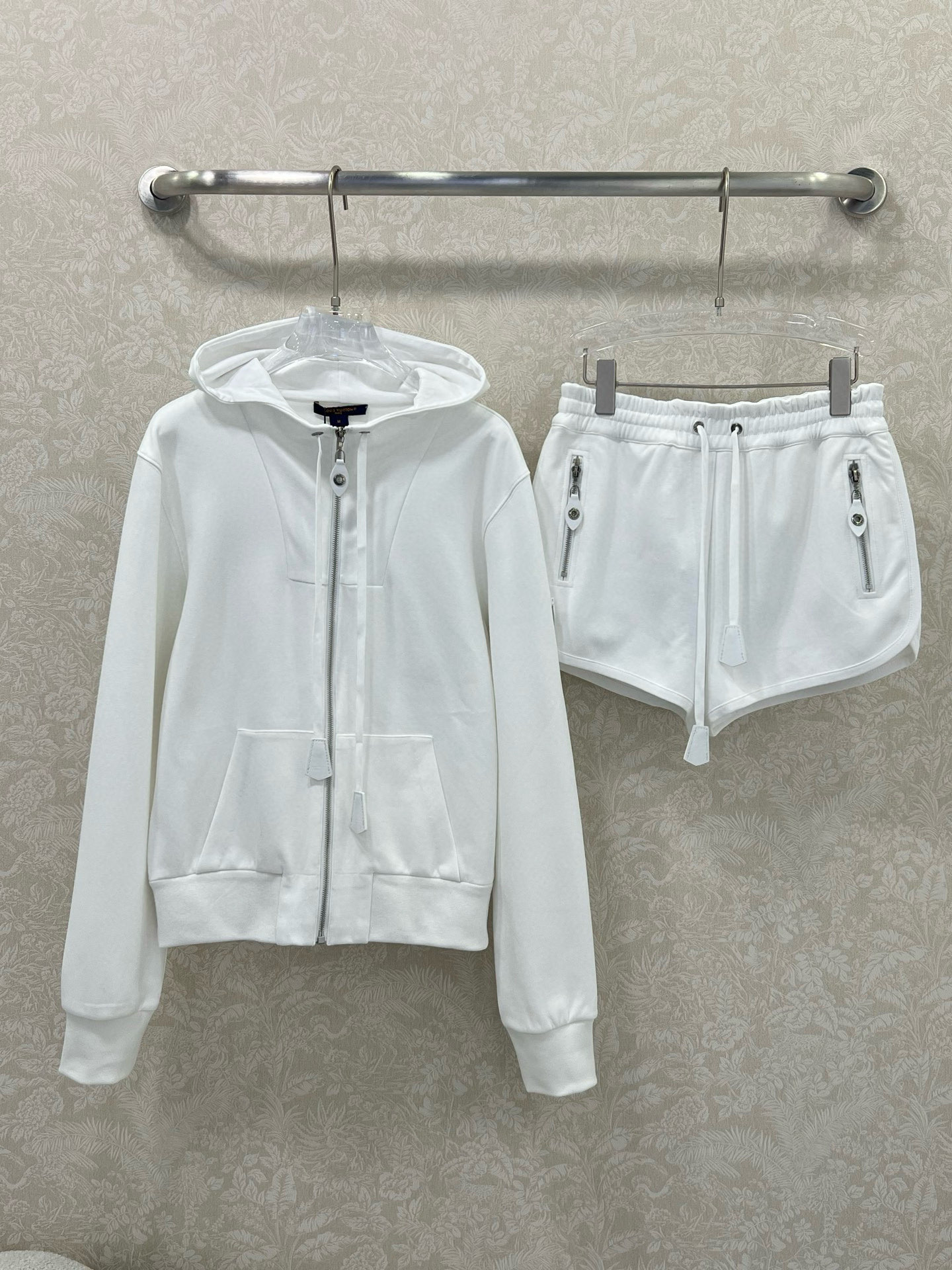 🔥🔥Louis Vuitt*n25秋冬新品外套短裤套装 分开出售❗高端定制棉质螺纹带帽卫衣外套，搭配同系