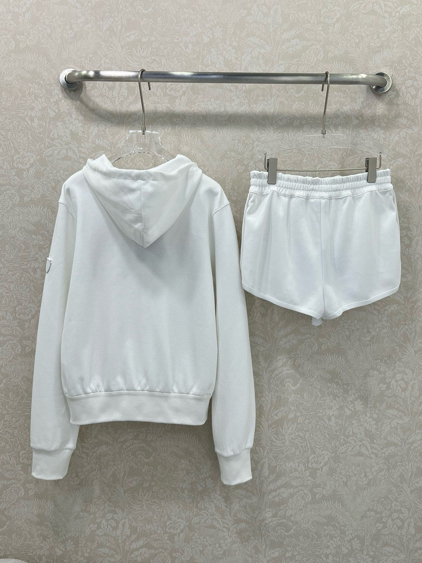 🔥🔥Louis Vuitt*n25秋冬新品外套短裤套装 分开出售❗高端定制棉质螺纹带帽卫衣外套，搭配同系