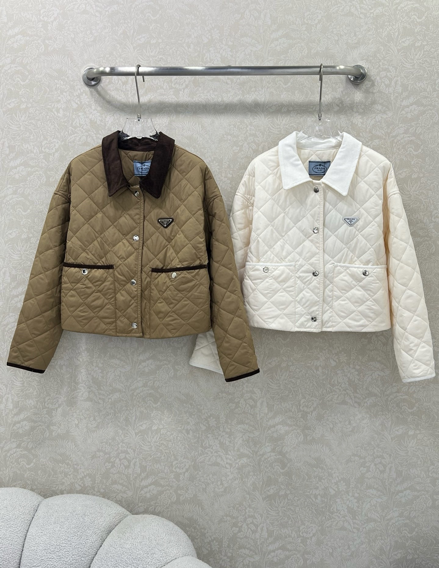 🔥🔥PRAD*普拉*达 25秋冬新款菱格短款棉衣！全新定制的三角标 P家经典款净包格纹棉服短款外套 再生