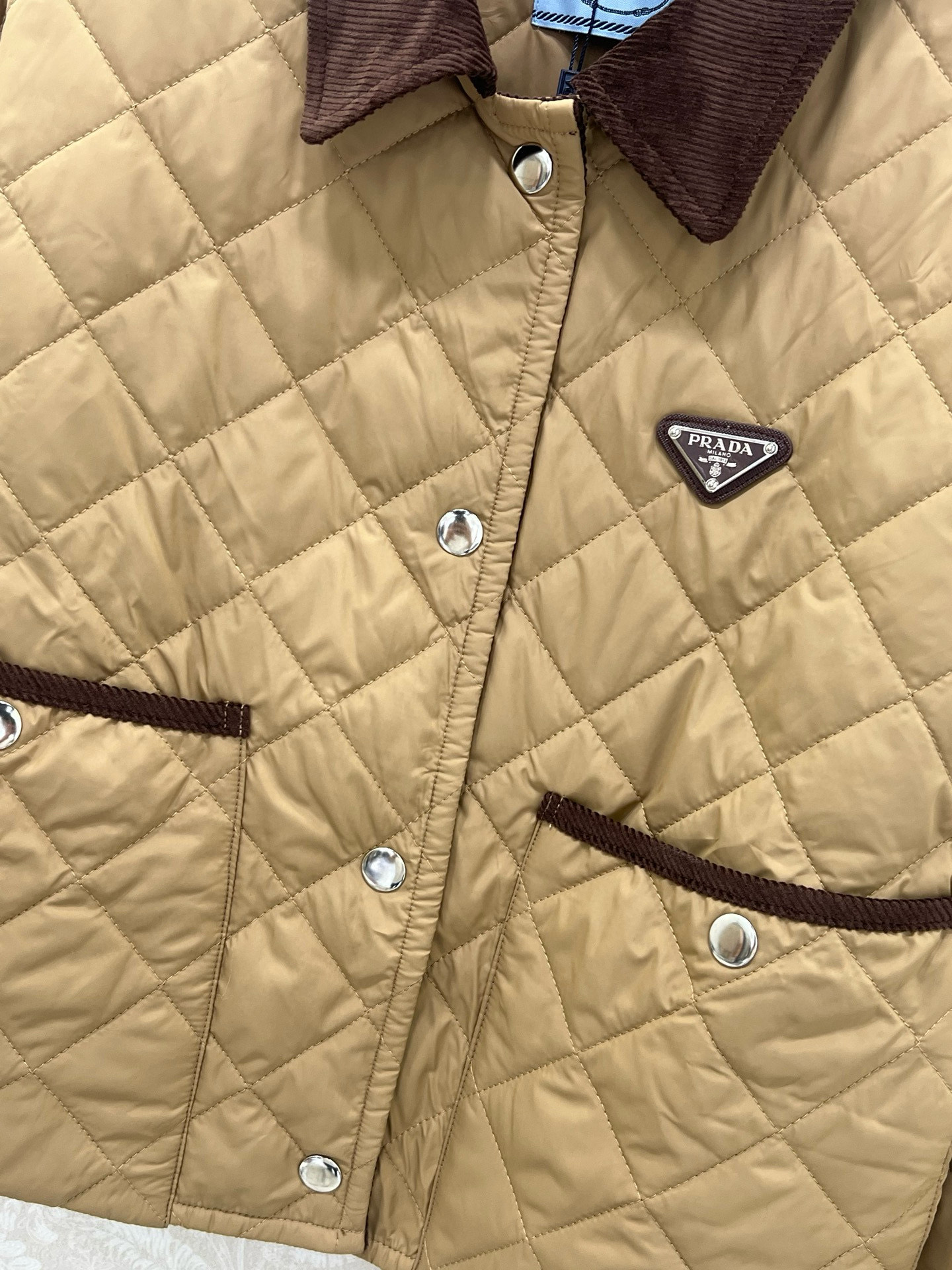 🔥🔥PRAD*普拉*达 25秋冬新款菱格短款棉衣！全新定制的三角标 P家经典款净包格纹棉服短款外套 再生