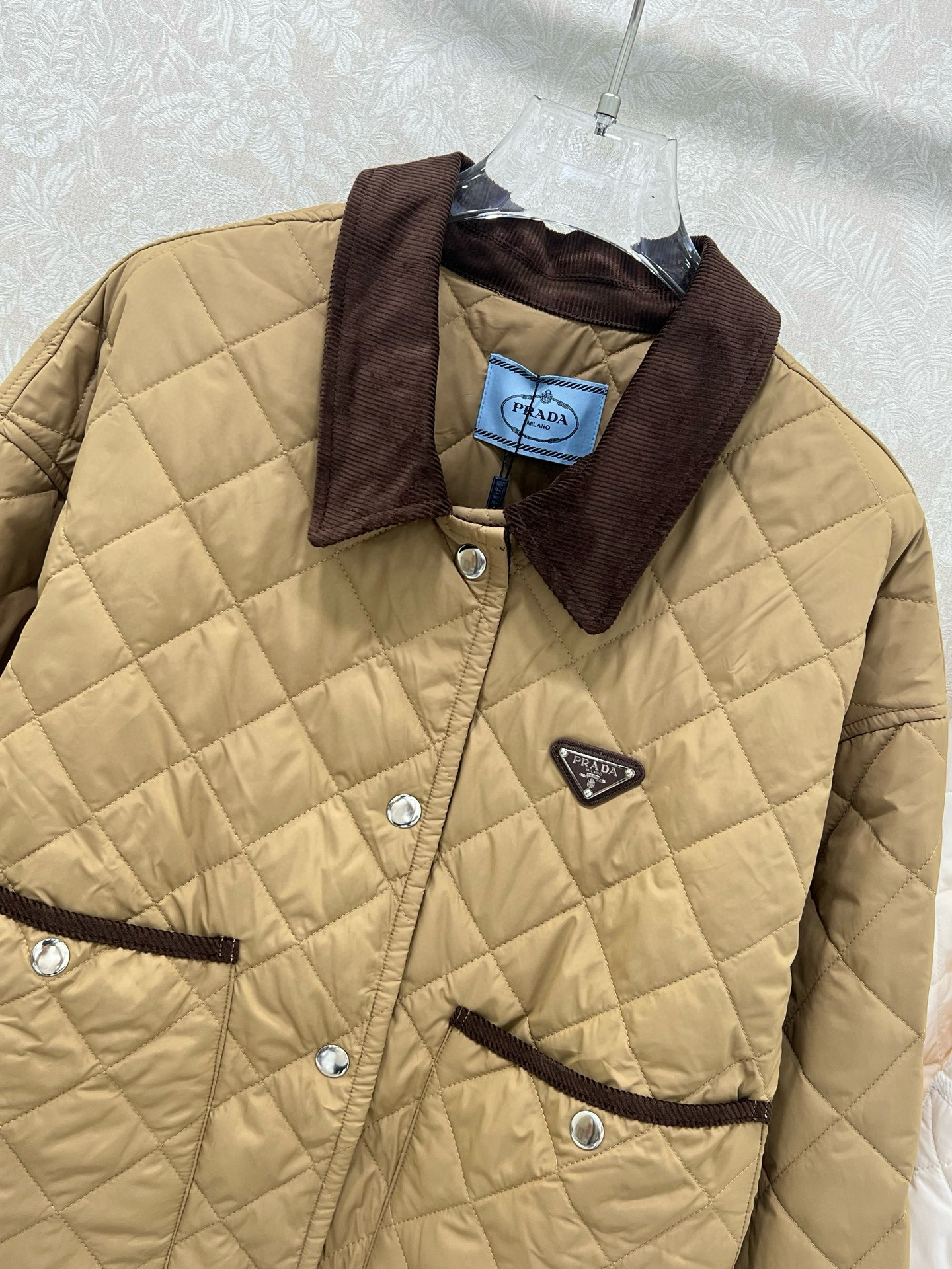 🔥🔥PRAD*普拉*达 25秋冬新款菱格短款棉衣！全新定制的三角标 P家经典款净包格纹棉服短款外套 再生