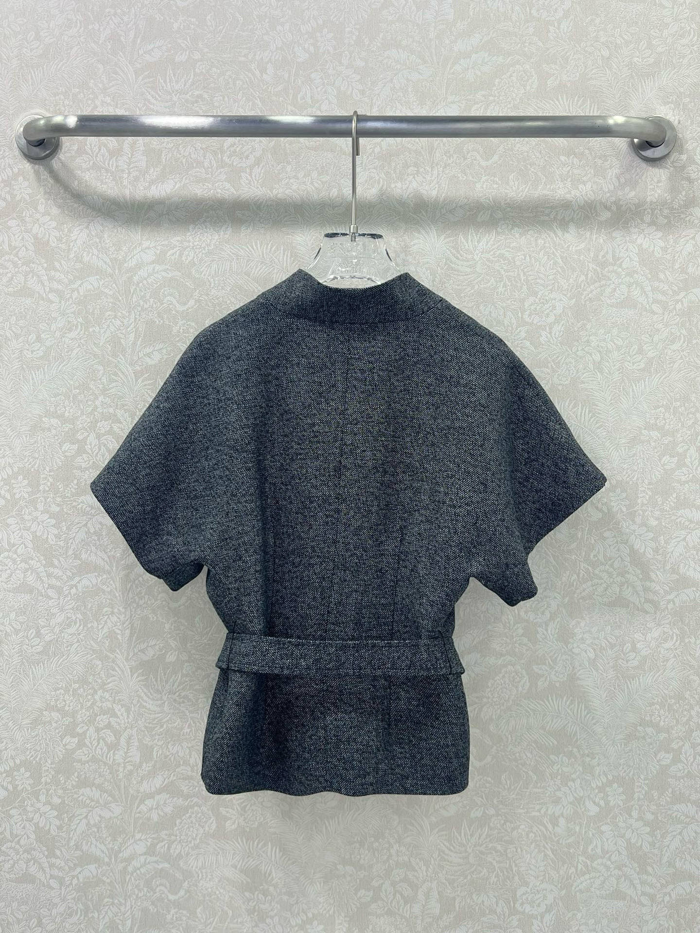 🔥🔥 DIO*迪/奥 25新款高版本 内衬真丝 V领同色系腰带收腰上衣 定制羊毛面料  高级灰 气质和活