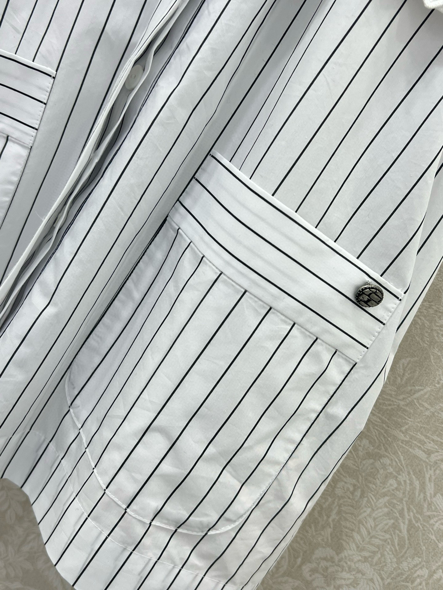 🔥🔥chan*l 25新款秀场同步更新~披肩式收完衬衣款连衣裙  荷叶百褶花边刺绣拼接 超有质感 宽松版