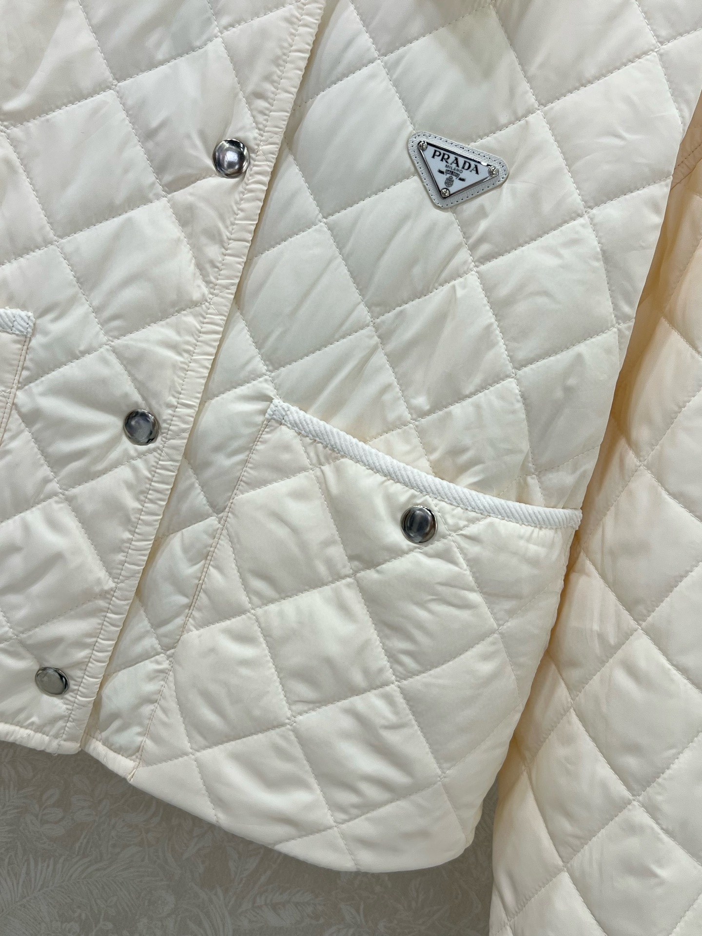 🔥🔥PRAD*普拉*达 25秋冬新款菱格短款棉衣！全新定制的三角标 P家经典款净包格纹棉服短款外套 再生