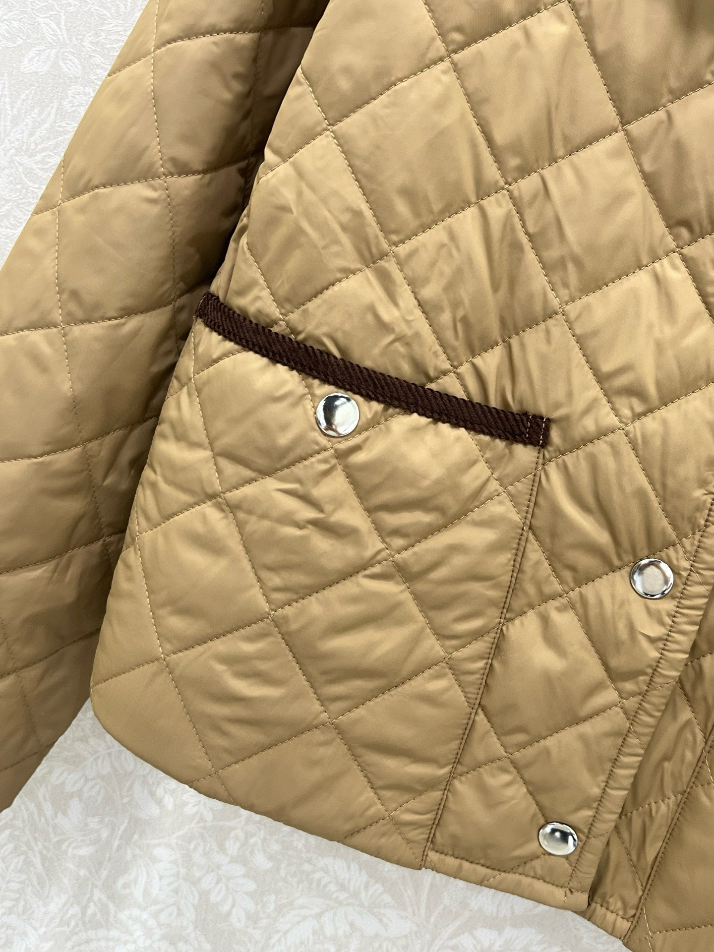 🔥🔥PRAD*普拉*达 25秋冬新款菱格短款棉衣！全新定制的三角标 P家经典款净包格纹棉服短款外套 再生