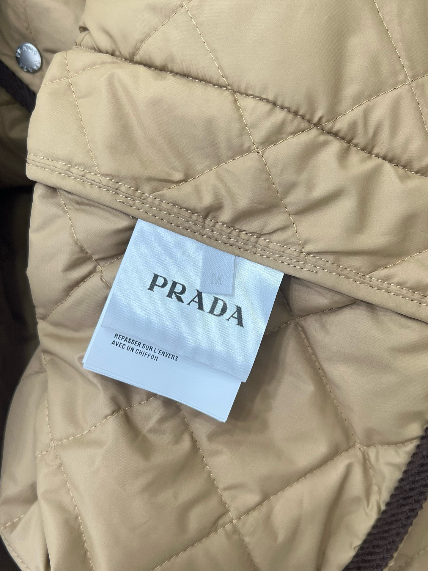 🔥🔥PRAD*普拉*达 25秋冬新款菱格短款棉衣！全新定制的三角标 P家经典款净包格纹棉服短款外套 再生