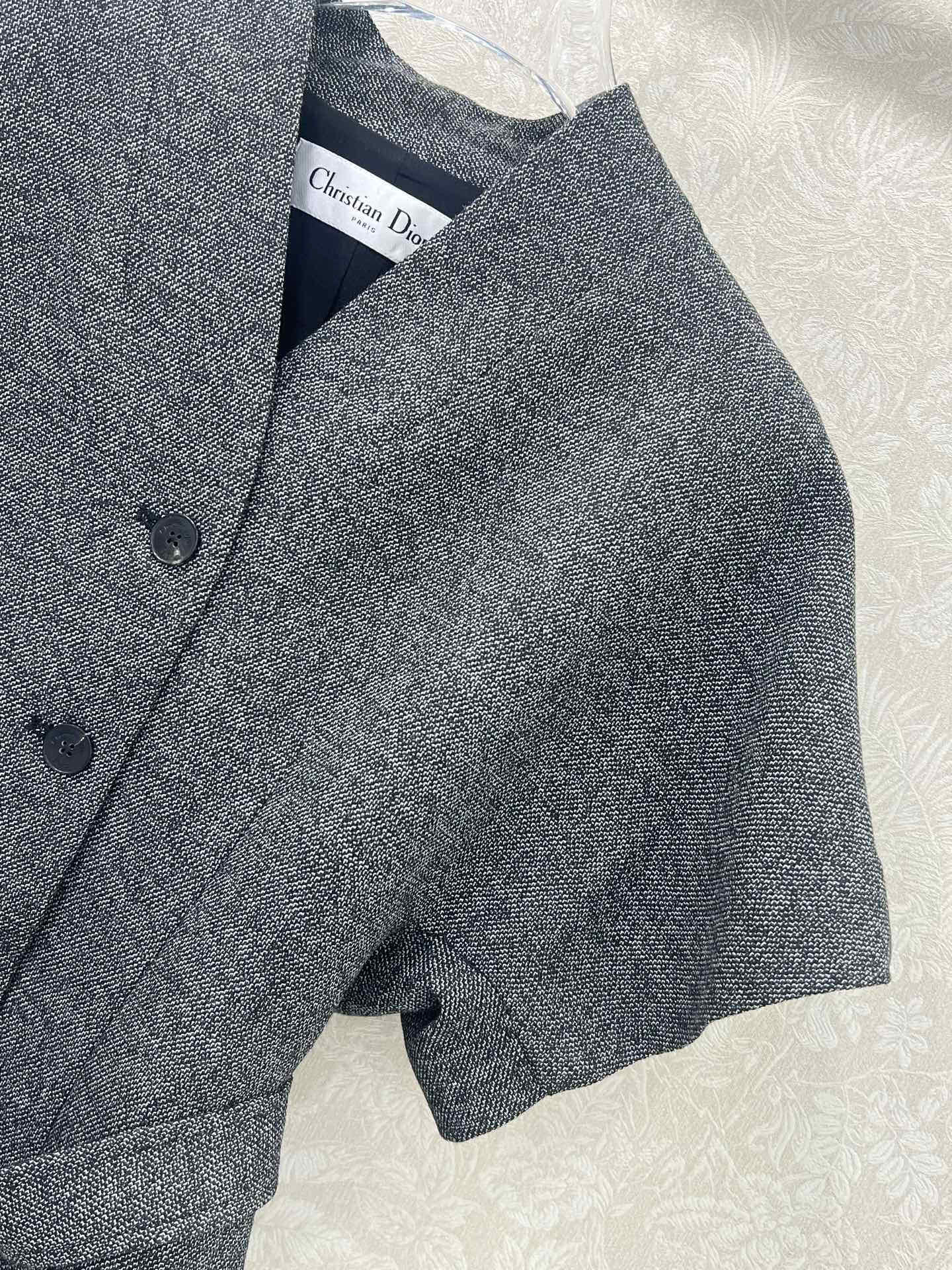 🔥🔥 DIO*迪/奥 25新款高版本 内衬真丝 V领同色系腰带收腰上衣 定制羊毛面料  高级灰 气质和活