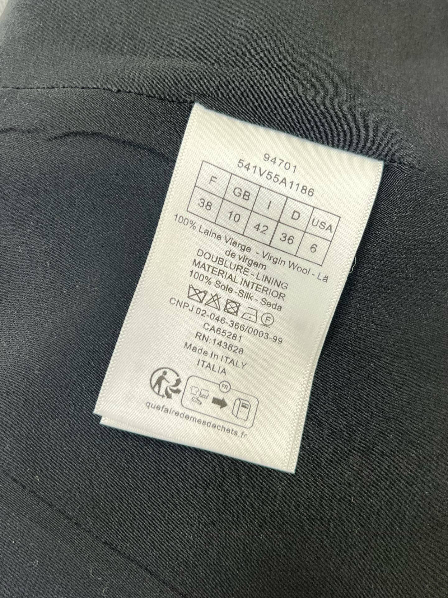 🔥🔥 DIO*迪/奥 25新款高版本 内衬真丝 V领同色系腰带收腰上衣 定制羊毛面料  高级灰 气质和活