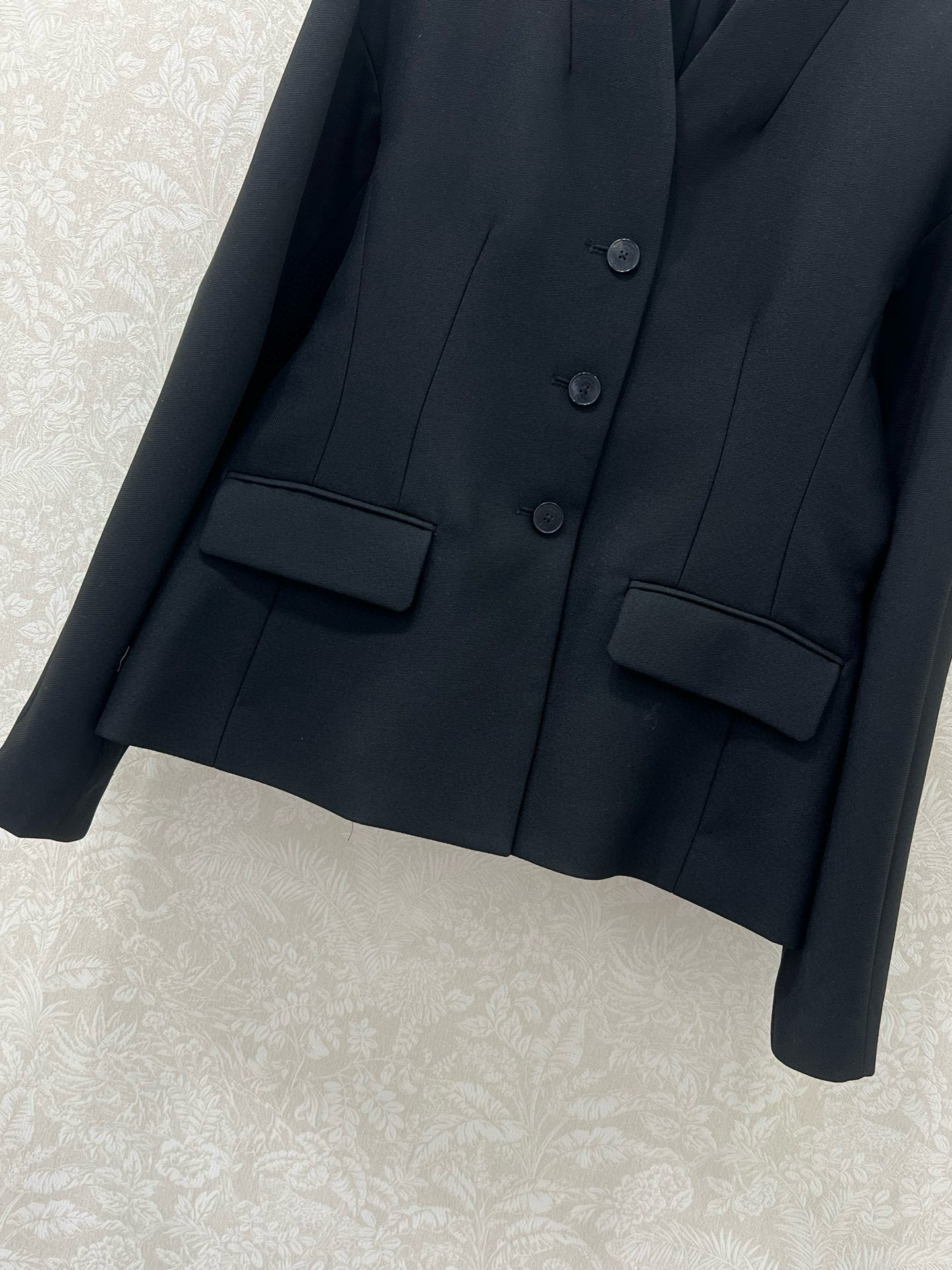 🔥🔥Dio*25新款女士新款高定手工系列西装丝毛外套 流畅的线条结构 拿捏得恰如其分  订制百分百丝毛材