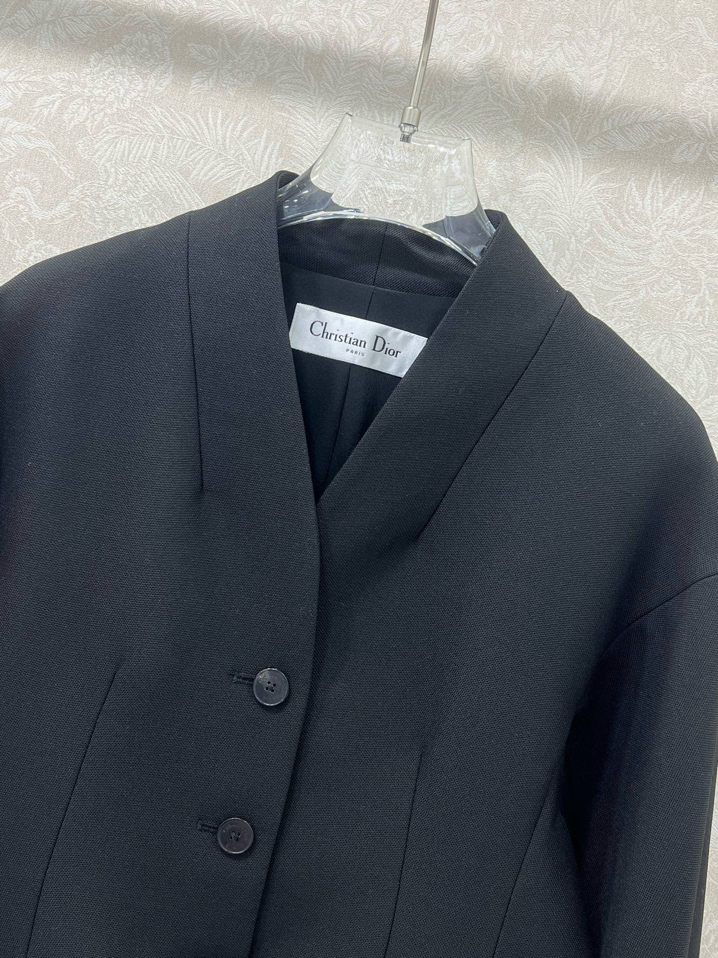 🔥🔥Dio*25新款女士新款高定手工系列西装丝毛外套 流畅的线条结构 拿捏得恰如其分  订制百分百丝毛材