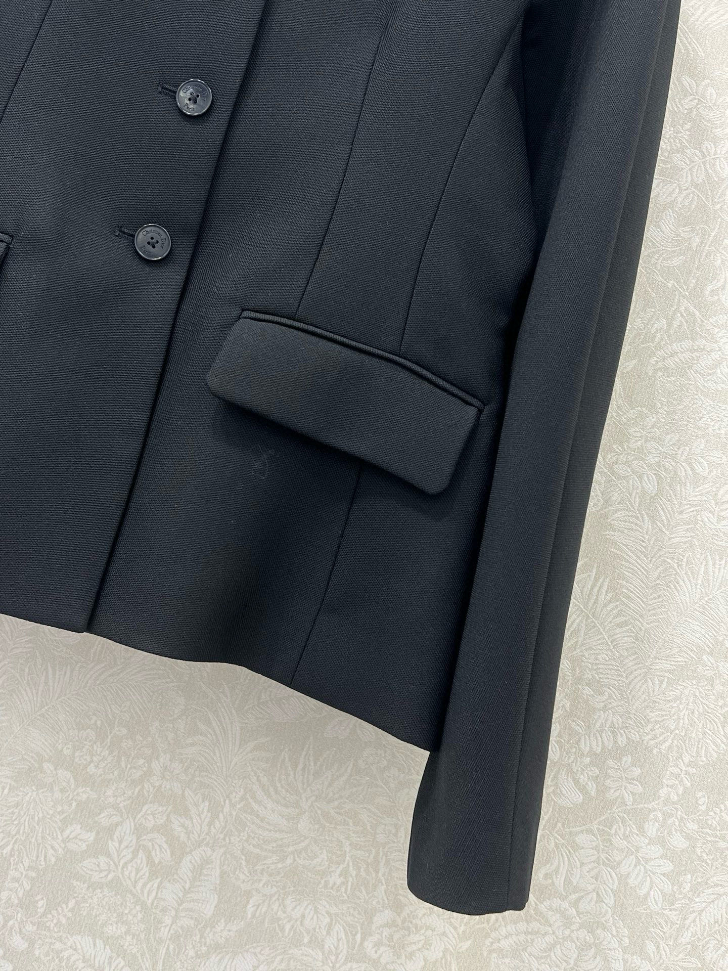 🔥🔥Dio*25新款女士新款高定手工系列西装丝毛外套 流畅的线条结构 拿捏得恰如其分  订制百分百丝毛材