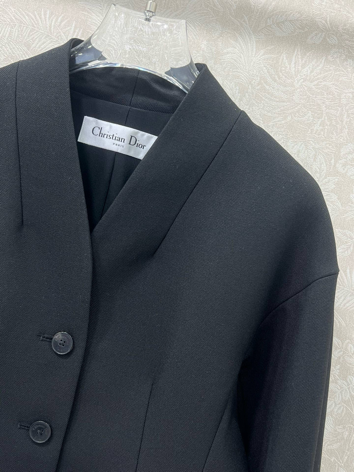 🔥🔥Dio*25新款女士新款高定手工系列西装丝毛外套 流畅的线条结构 拿捏得恰如其分  订制百分百丝毛材