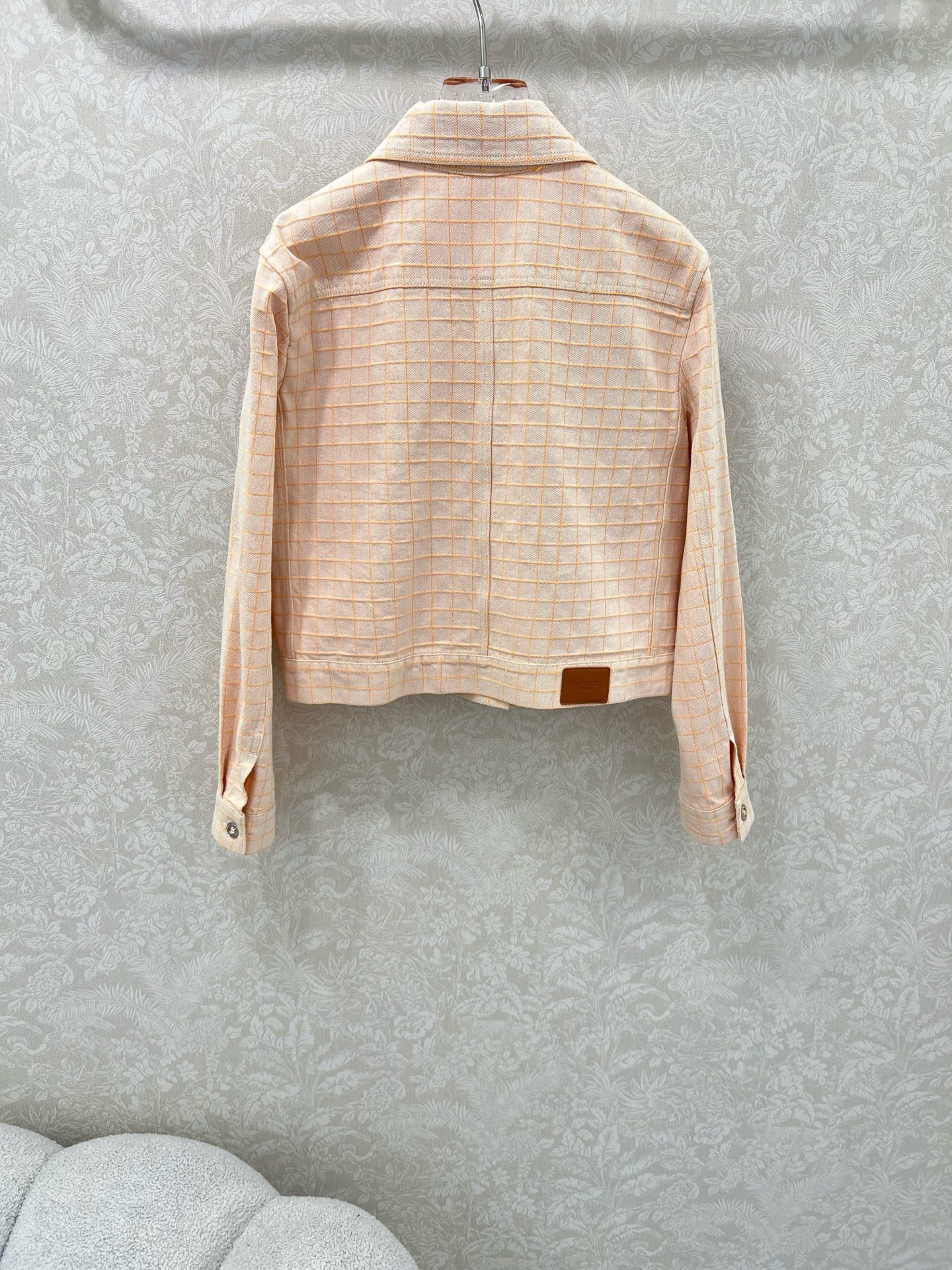 🔥🔥Herme*25橘粉色定位格纹翻领牛仔夹克外套 定制YB斜纹棉牛仔材质 质感高级 穿搭有型 正肩翻领