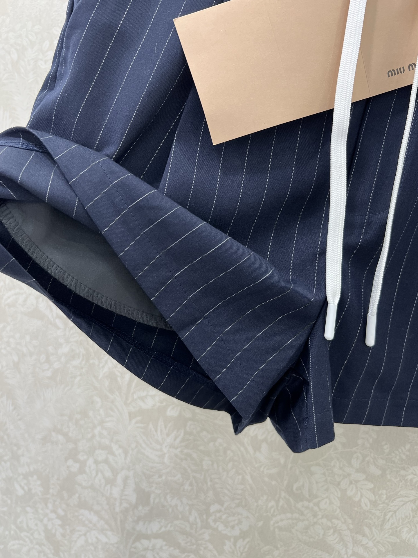 Stylish P420 Belt for Fashionable Girl with Navy Blue Stripes and Classic Design - 图片 4