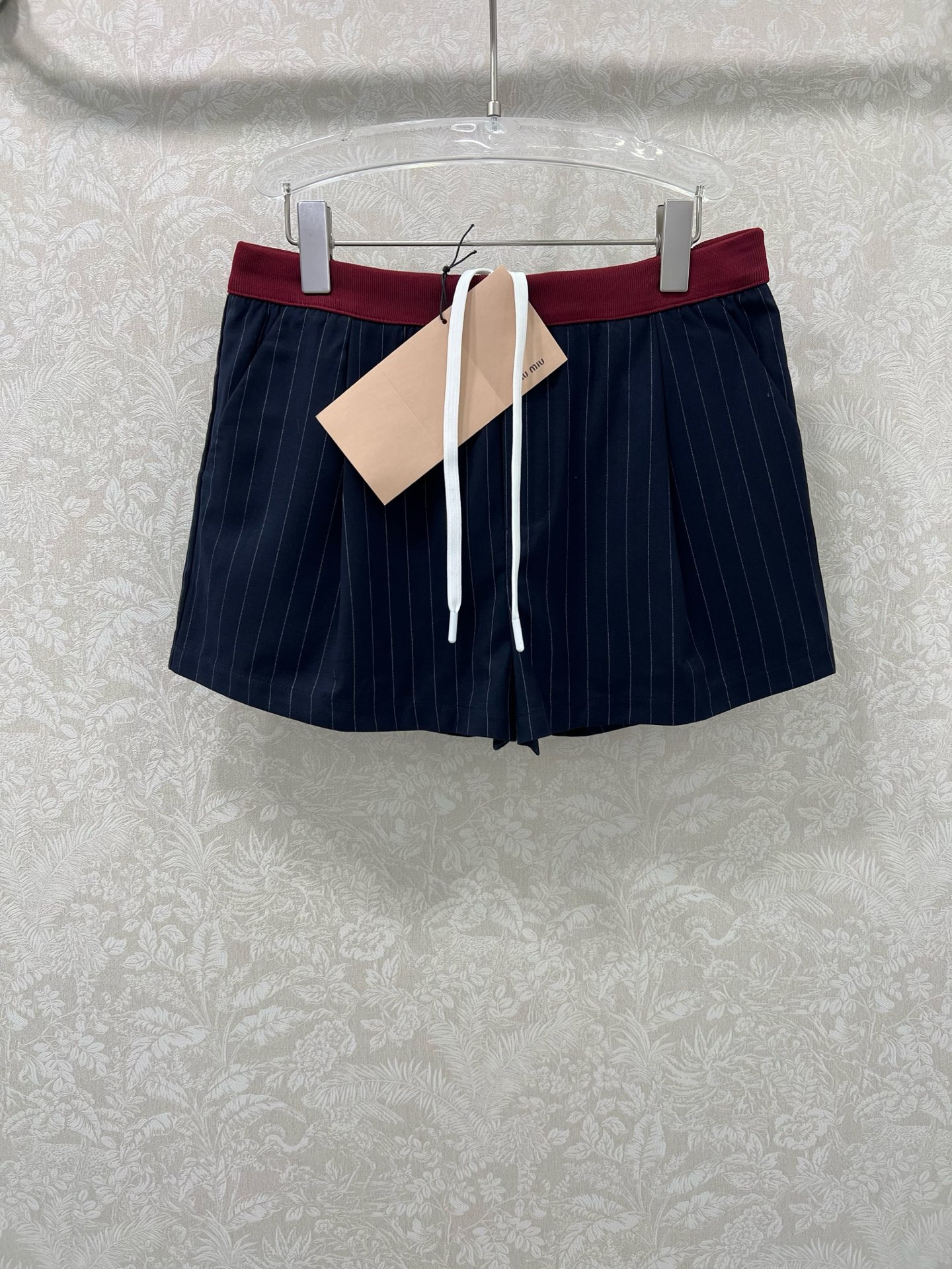 Stylish P420 Belt for Fashionable Girl with Navy Blue Stripes and Classic Design - 图片 1