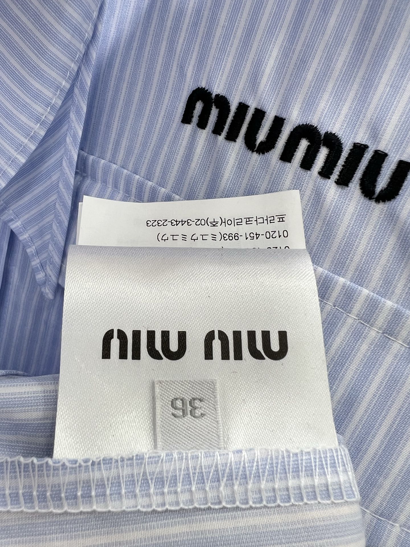 🔥🔥miumi*25早秋新款方巾条纹衬衣 自带可摘卸小方巾 造型感十足 小方巾可以系在头上当头巾 俏皮可