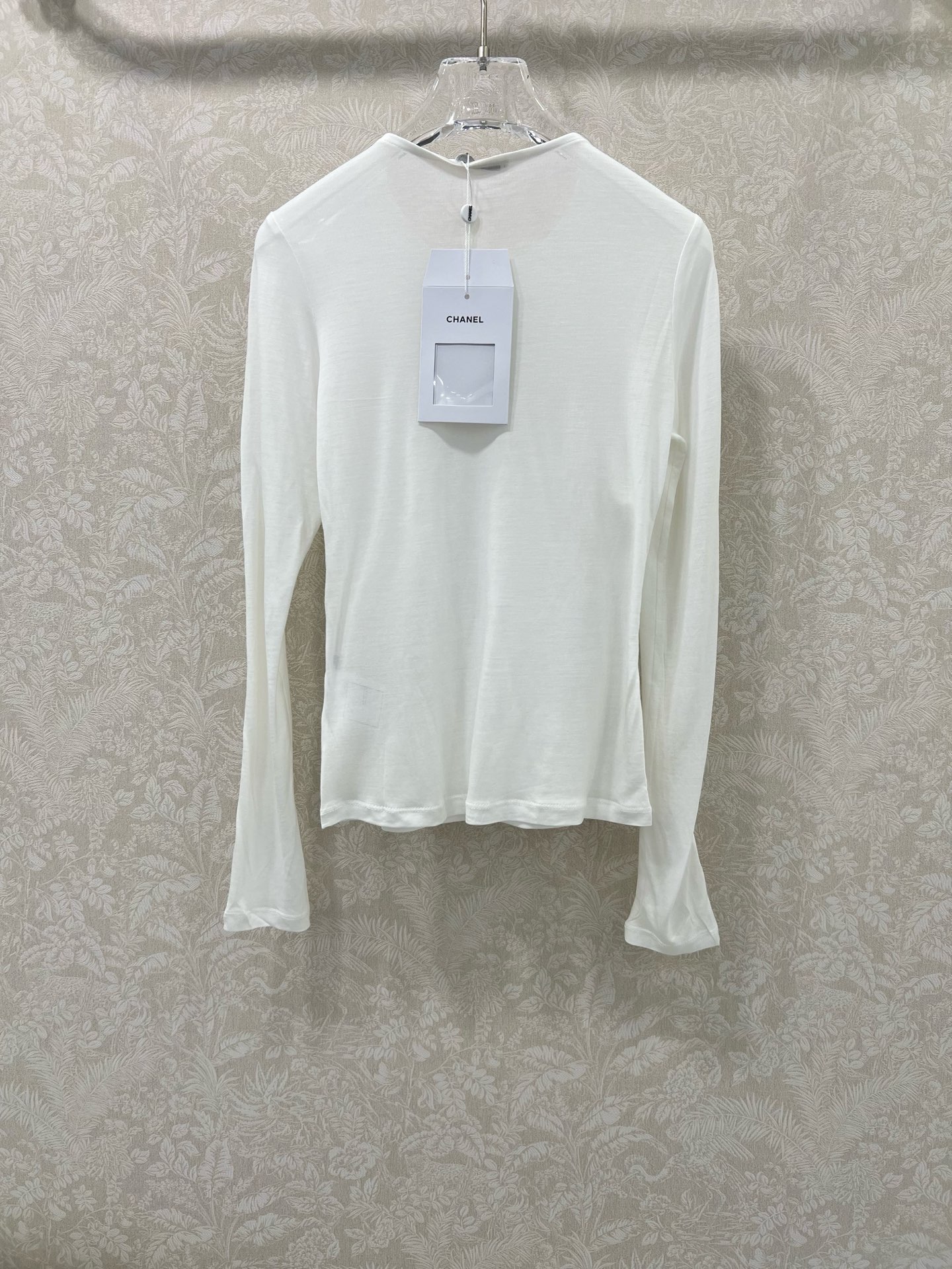 🔥🔥CHAN*L香/奈儿25新款徽标长袖打底上衣 采用纯色设计 简约而不失时尚感 无论是搭配其他颜色的单