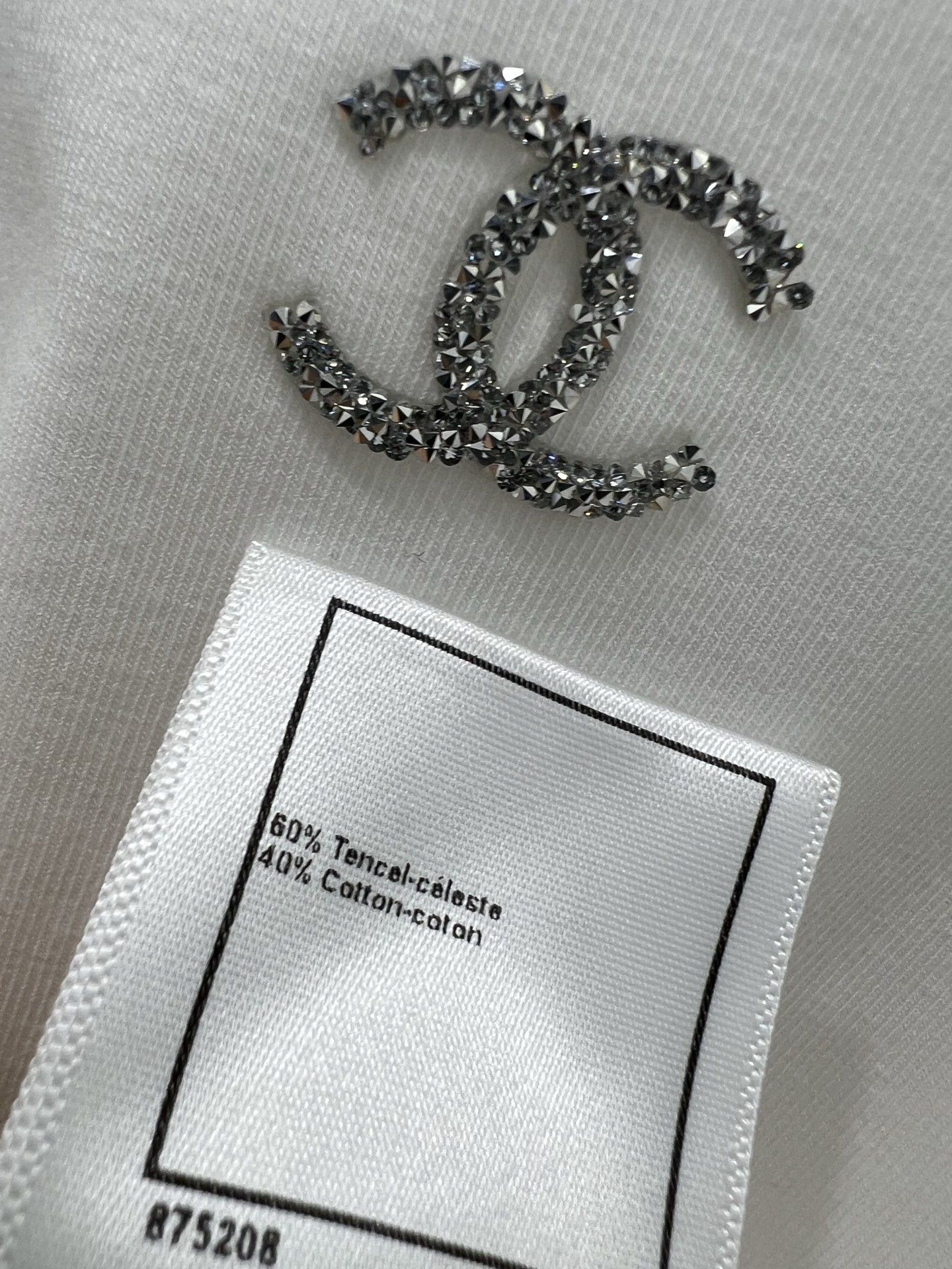 🔥🔥CHAN*L香/奈儿25新款徽标长袖打底上衣 采用纯色设计 简约而不失时尚感 无论是搭配其他颜色的单