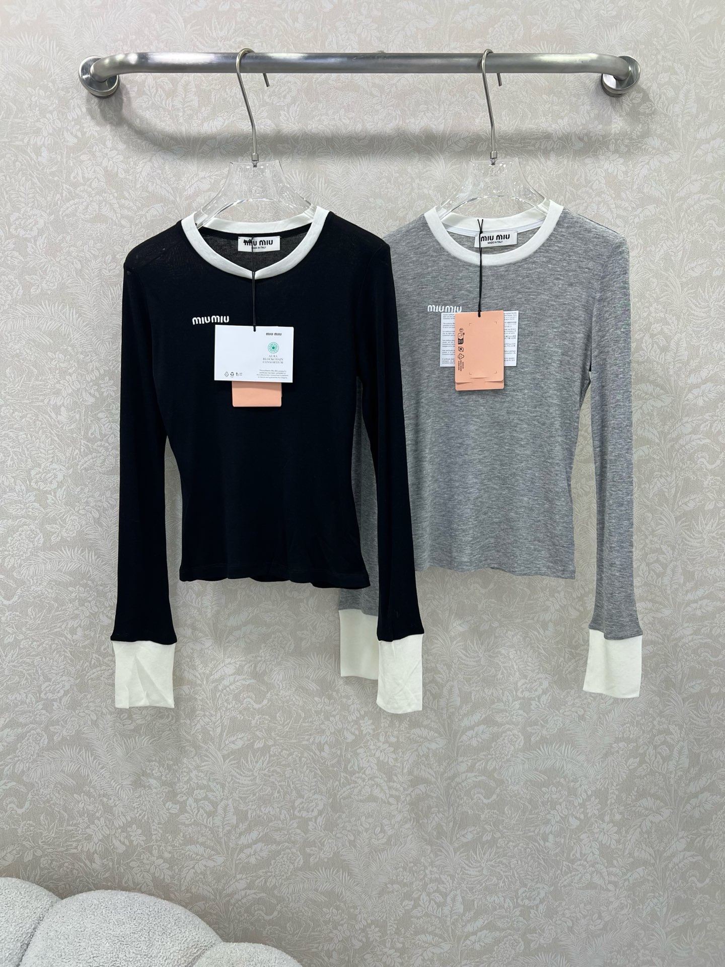 🔥🔥Miumi*25新款袖口撞色长袖打底上衣 定制YB进口天丝羊毛 质感细腻 穿搭舒适 胸前贴标凸显品牌