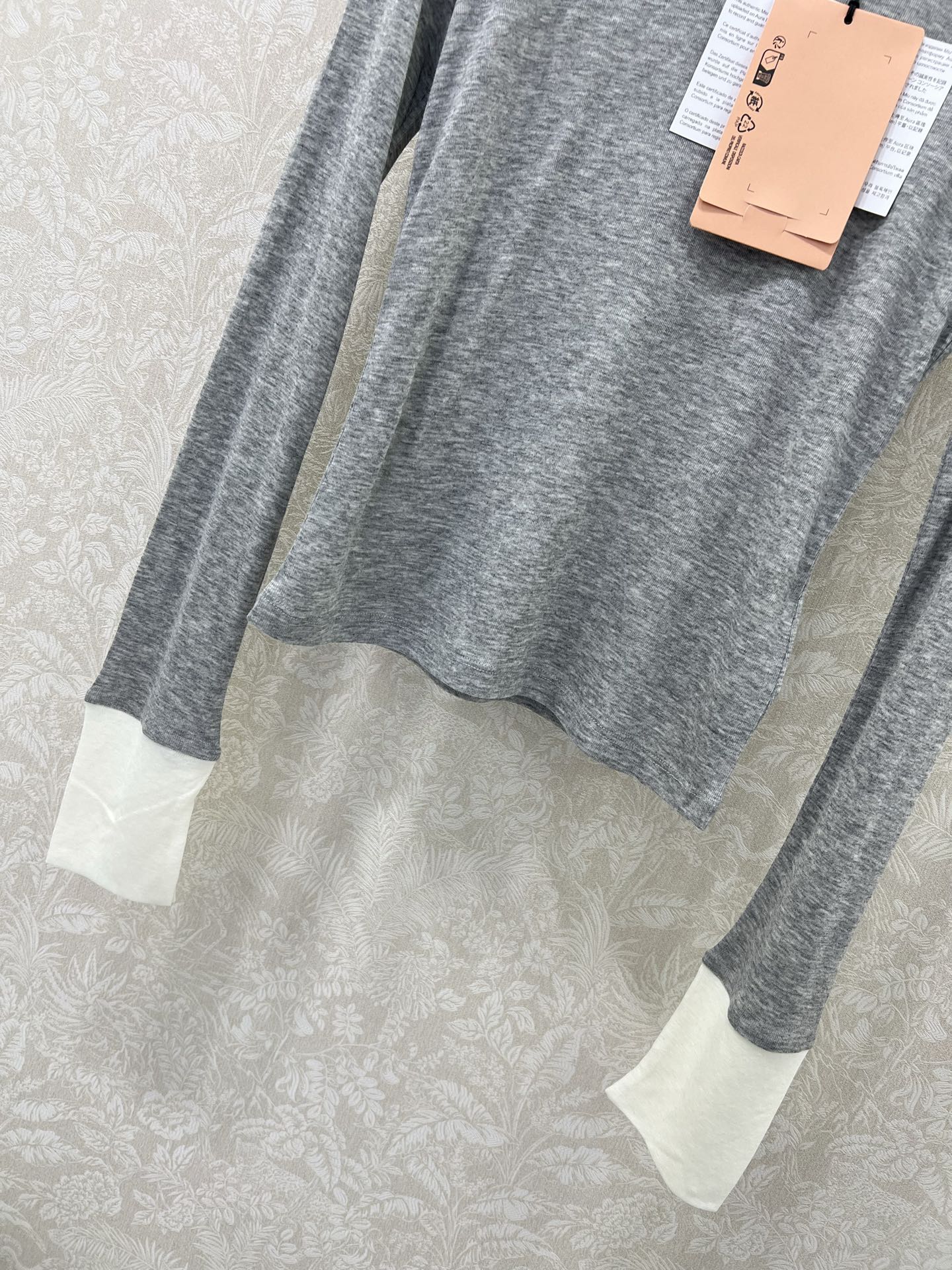 🔥🔥Miumi*25新款袖口撞色长袖打底上衣 定制YB进口天丝羊毛 质感细腻 穿搭舒适 胸前贴标凸显品牌