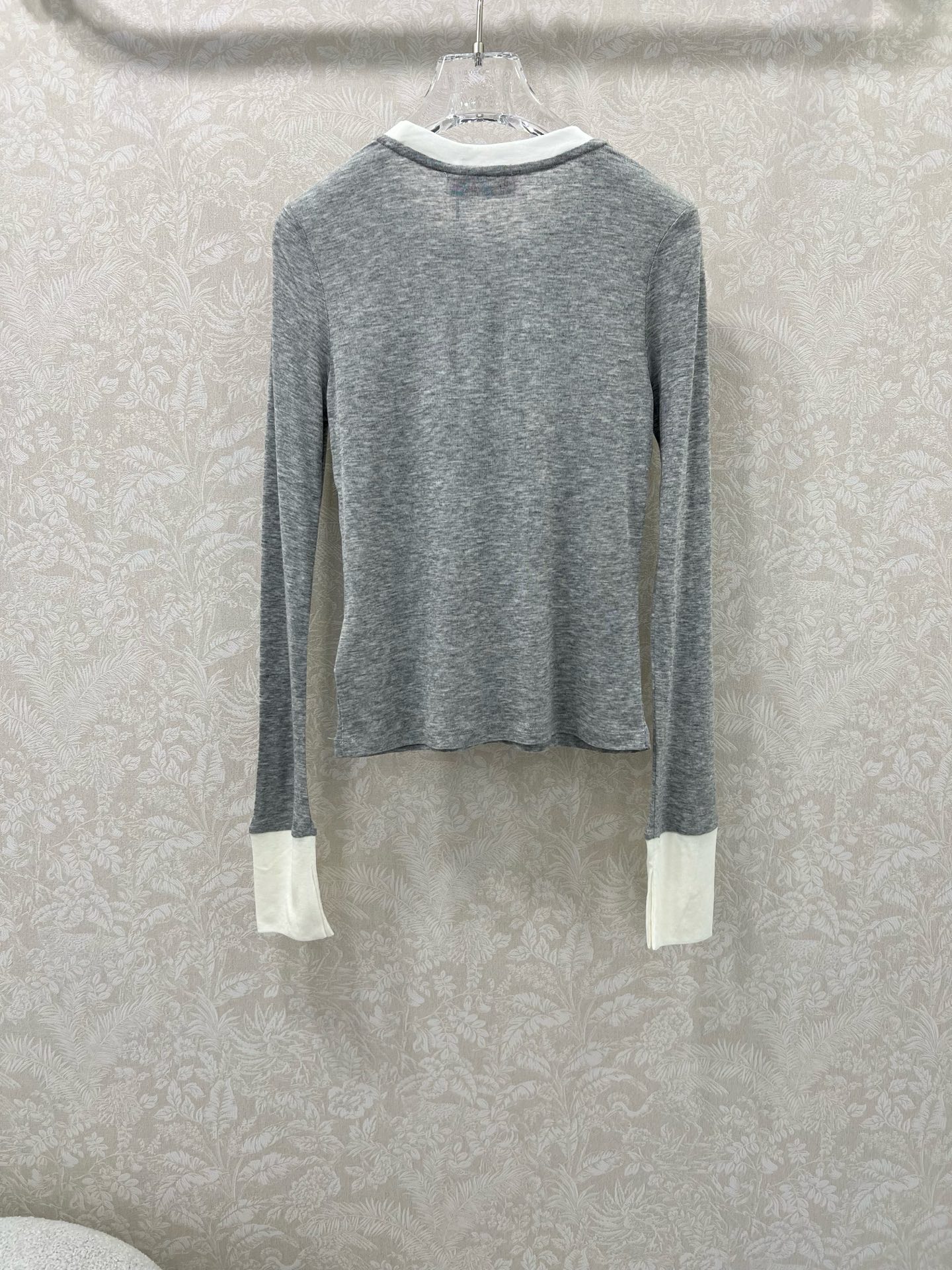 🔥🔥Miumi*25新款袖口撞色长袖打底上衣 定制YB进口天丝羊毛 质感细腻 穿搭舒适 胸前贴标凸显品牌