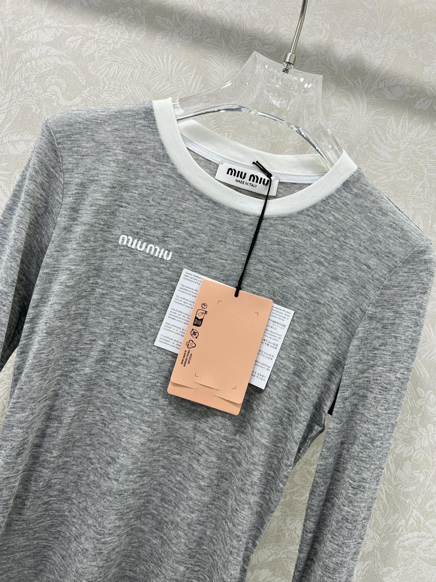 🔥🔥Miumi*25新款袖口撞色长袖打底上衣 定制YB进口天丝羊毛 质感细腻 穿搭舒适 胸前贴标凸显品牌