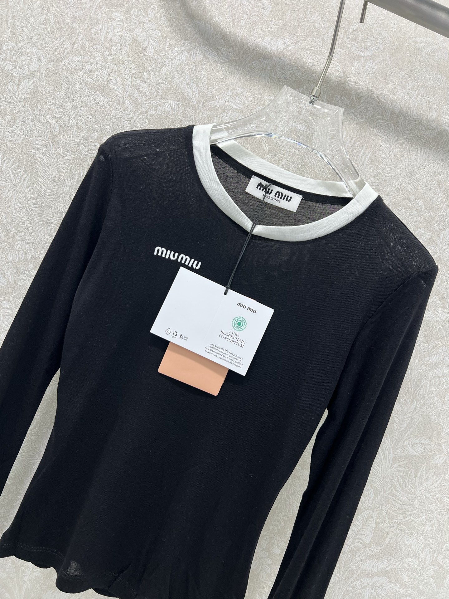 🔥🔥Miumi*25新款袖口撞色长袖打底上衣 定制YB进口天丝羊毛 质感细腻 穿搭舒适 胸前贴标凸显品牌