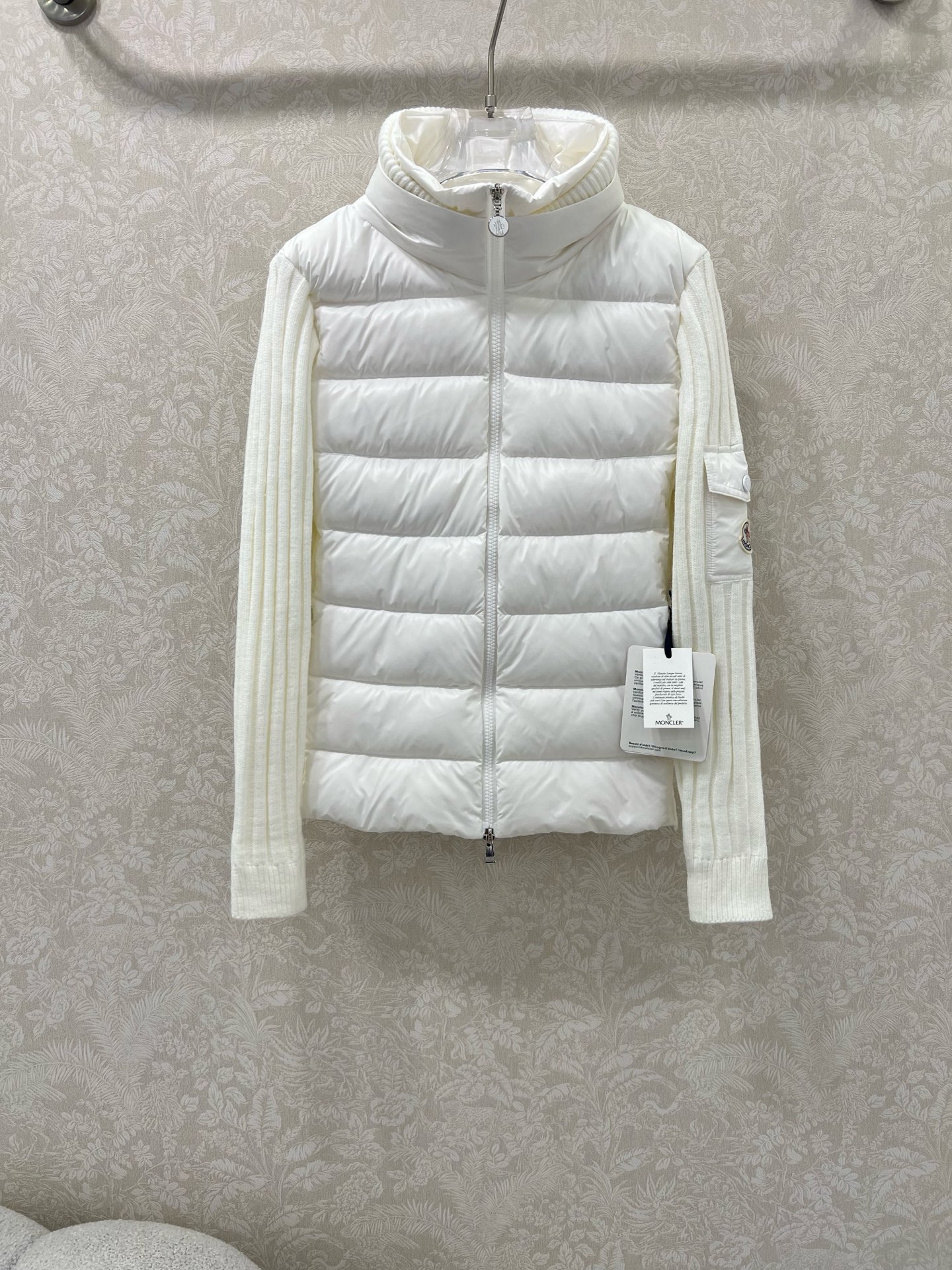 Moncler 25 New Single-Size Female Suit with Dust-Proof Bag: Innovative Design for Winter - 图片 1