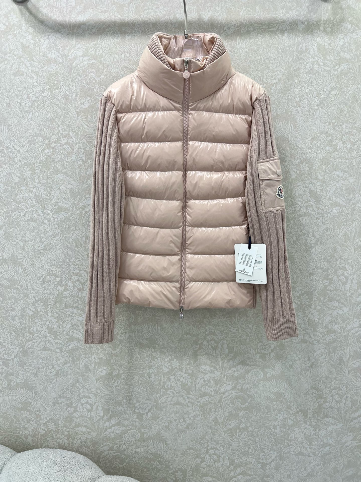 🔥🔥Moncler 25新款后背拼接针织口袋女式羽绒服 袖子口袋 温度与风度的完美平衡 90%珍稀鹅绒填