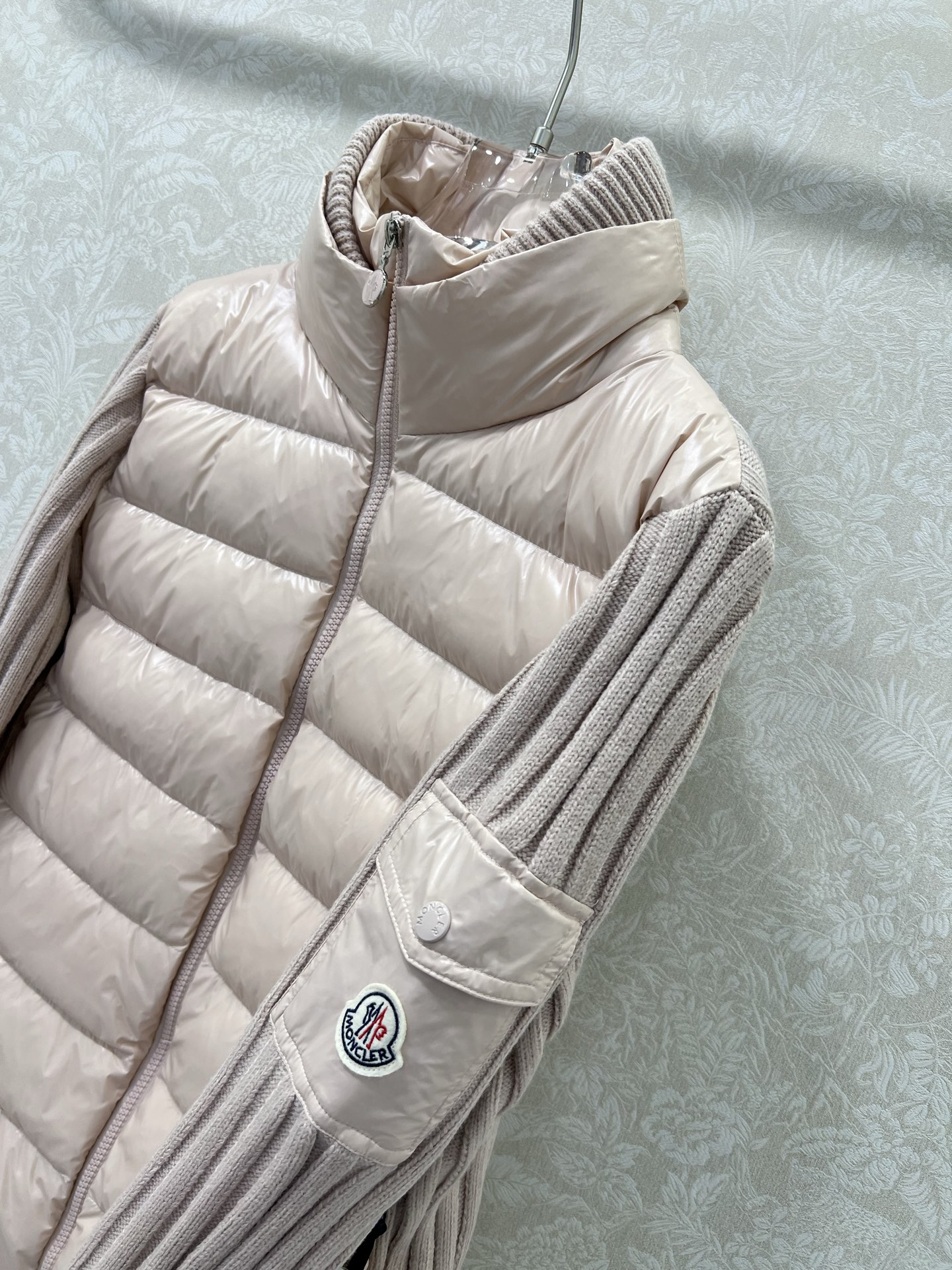 🔥🔥Moncler 25新款后背拼接针织口袋女式羽绒服 袖子口袋 温度与风度的完美平衡 90%珍稀鹅绒填