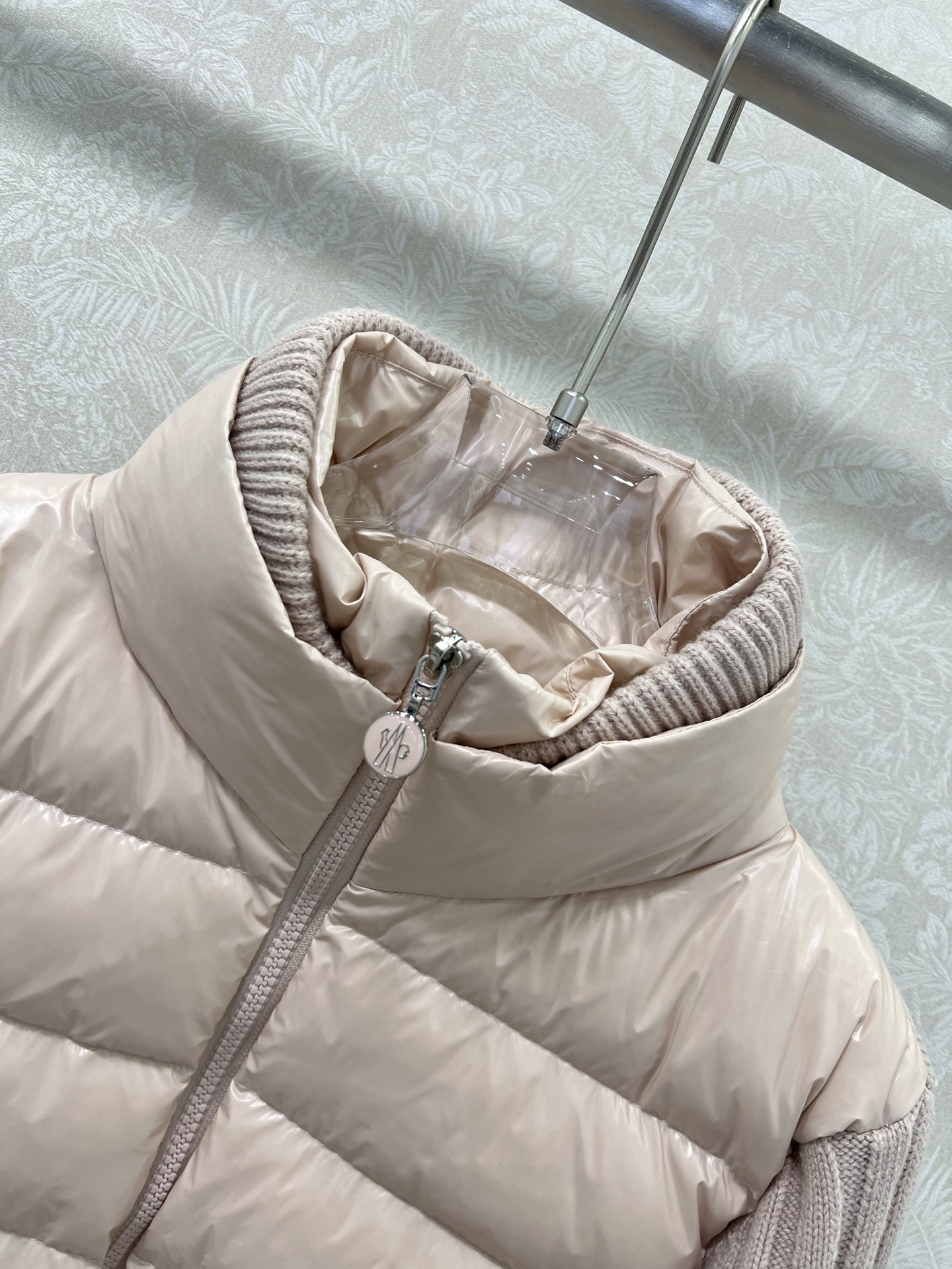 🔥🔥Moncler 25新款后背拼接针织口袋女式羽绒服 袖子口袋 温度与风度的完美平衡 90%珍稀鹅绒填