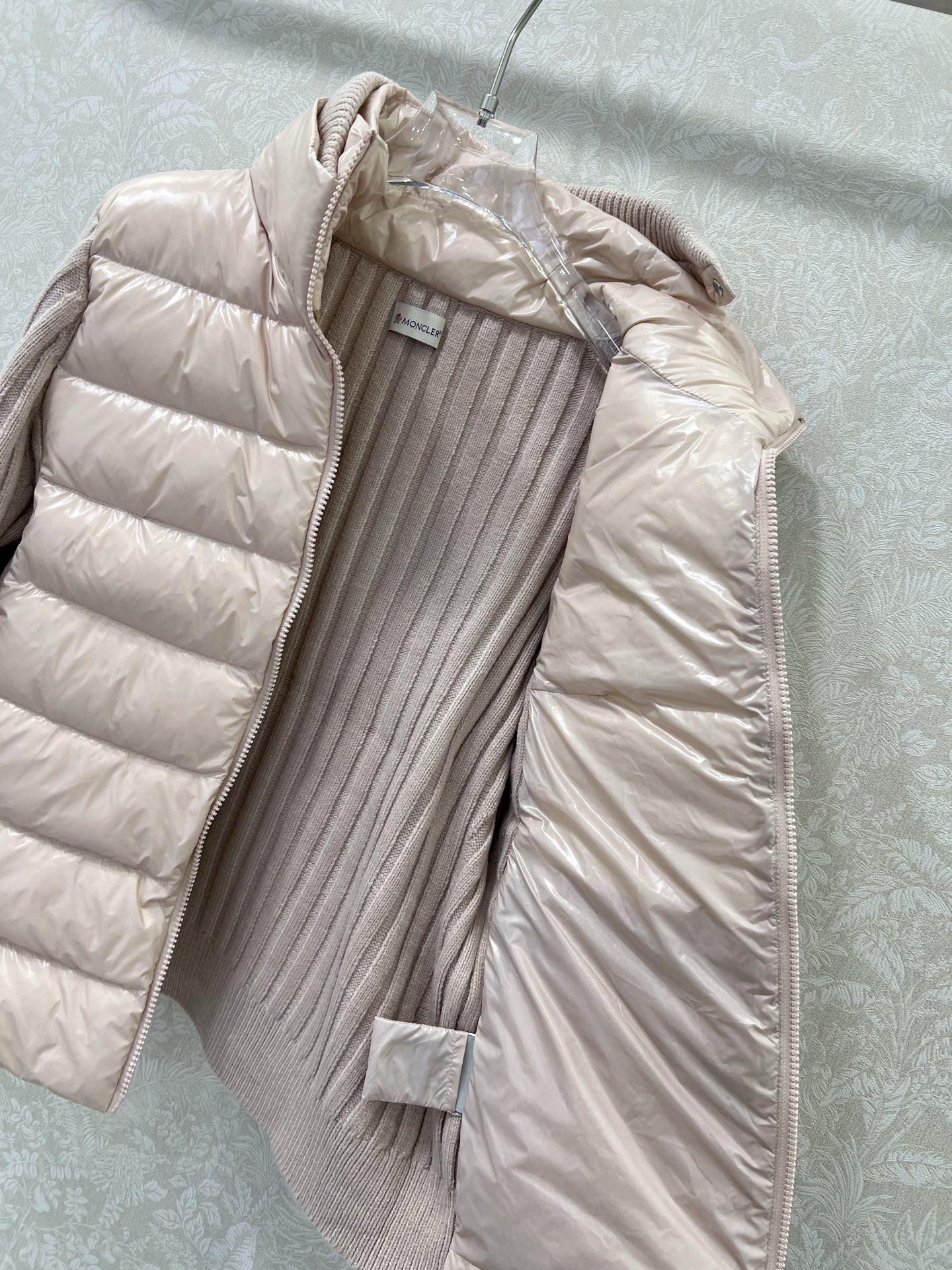 🔥🔥Moncler 25新款后背拼接针织口袋女式羽绒服 袖子口袋 温度与风度的完美平衡 90%珍稀鹅绒填