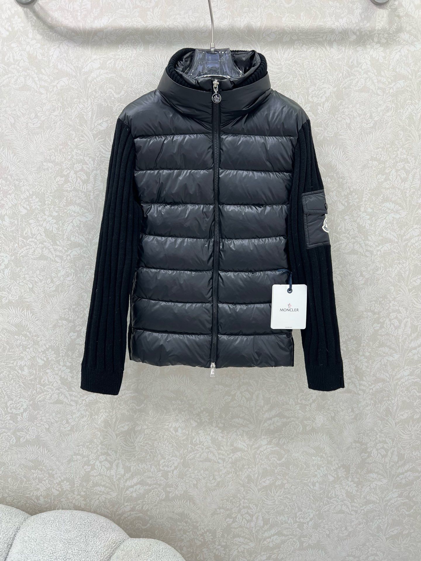 Moncler Single-Size Female Suit with Dust-Proof Bag: Innovative Design, High-Grade Materials - 图片 1