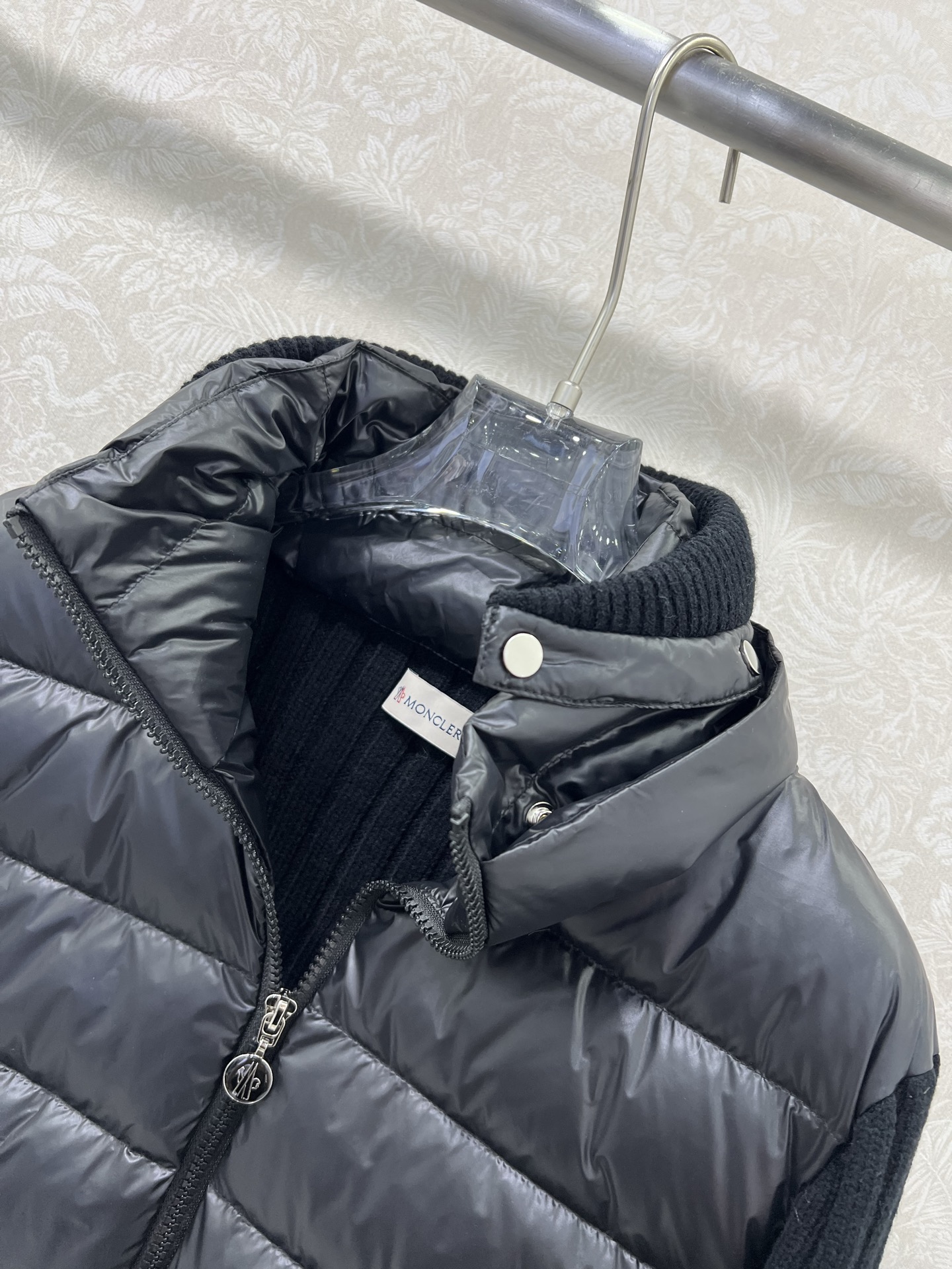 Moncler Single-Size Female Suit with Dust-Proof Bag: Innovative Design, High-Grade Materials - 图片 3