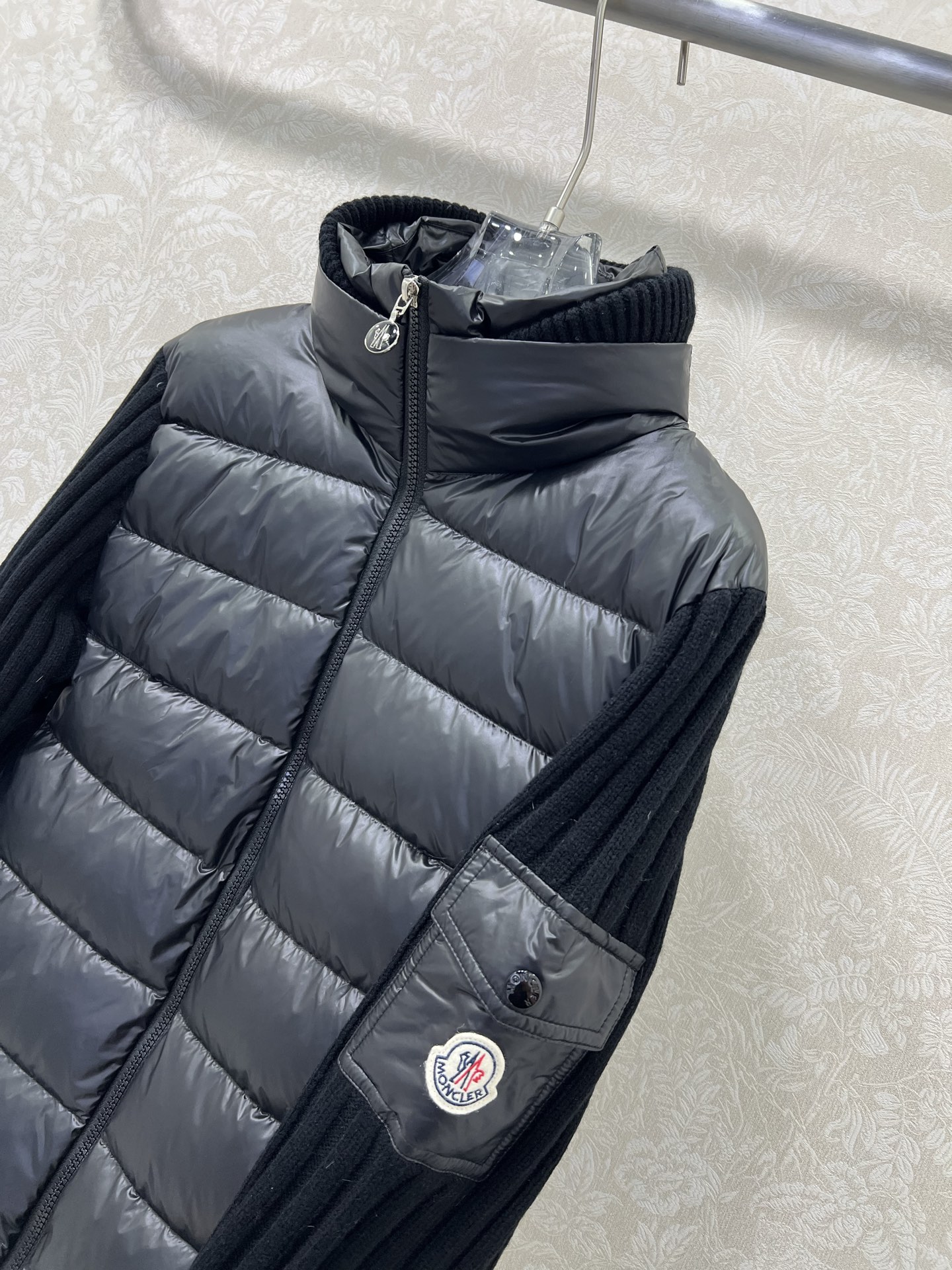 Moncler Single-Size Female Suit with Dust-Proof Bag: Innovative Design, High-Grade Materials - 图片 4